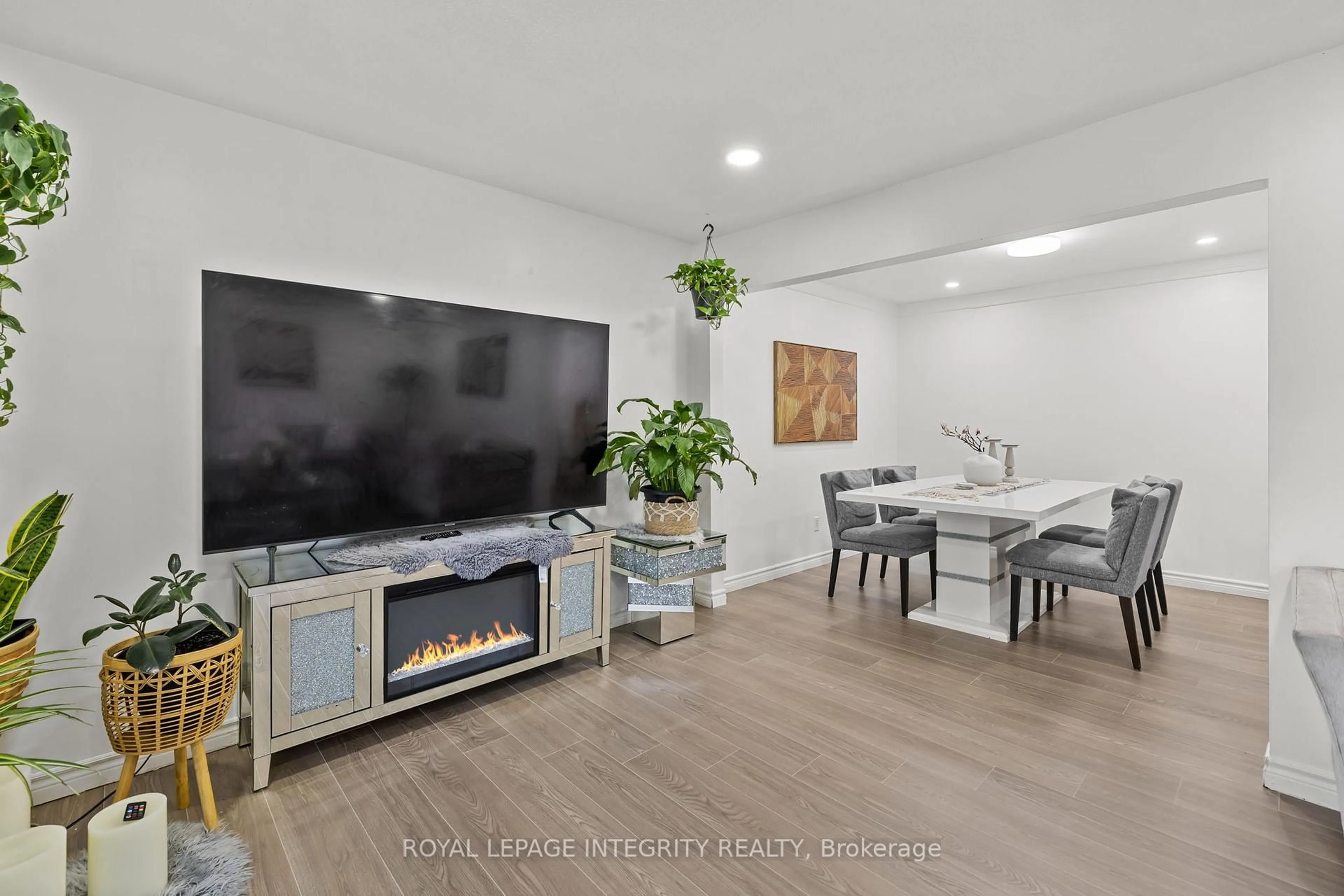 Living room with furniture, unknown for 3485 Mccarthy Rd, Ottawa Ontario K1V 8Z9