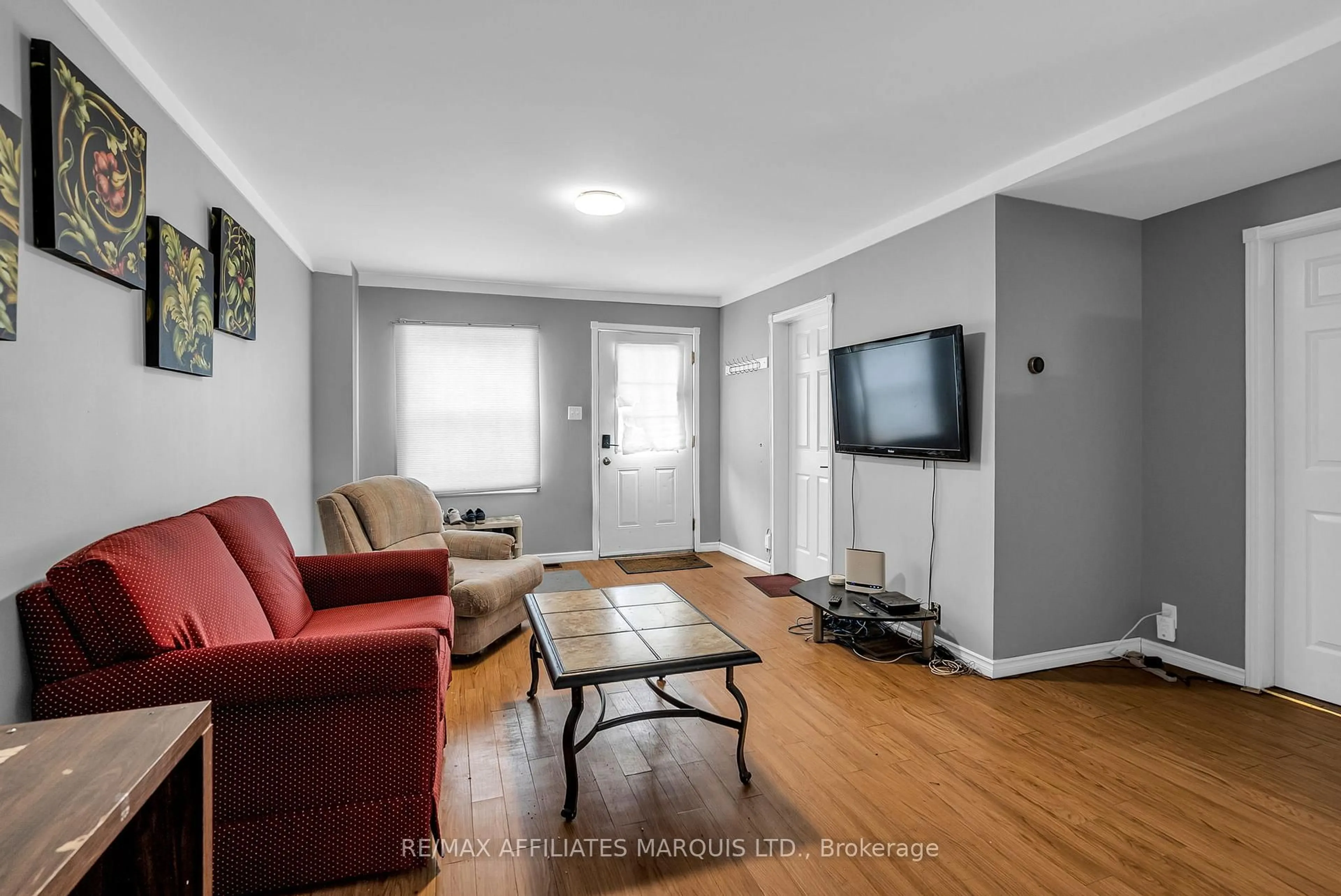 Living room with furniture, unknown for 303 Guy St, Cornwall Ontario K6H 4V3