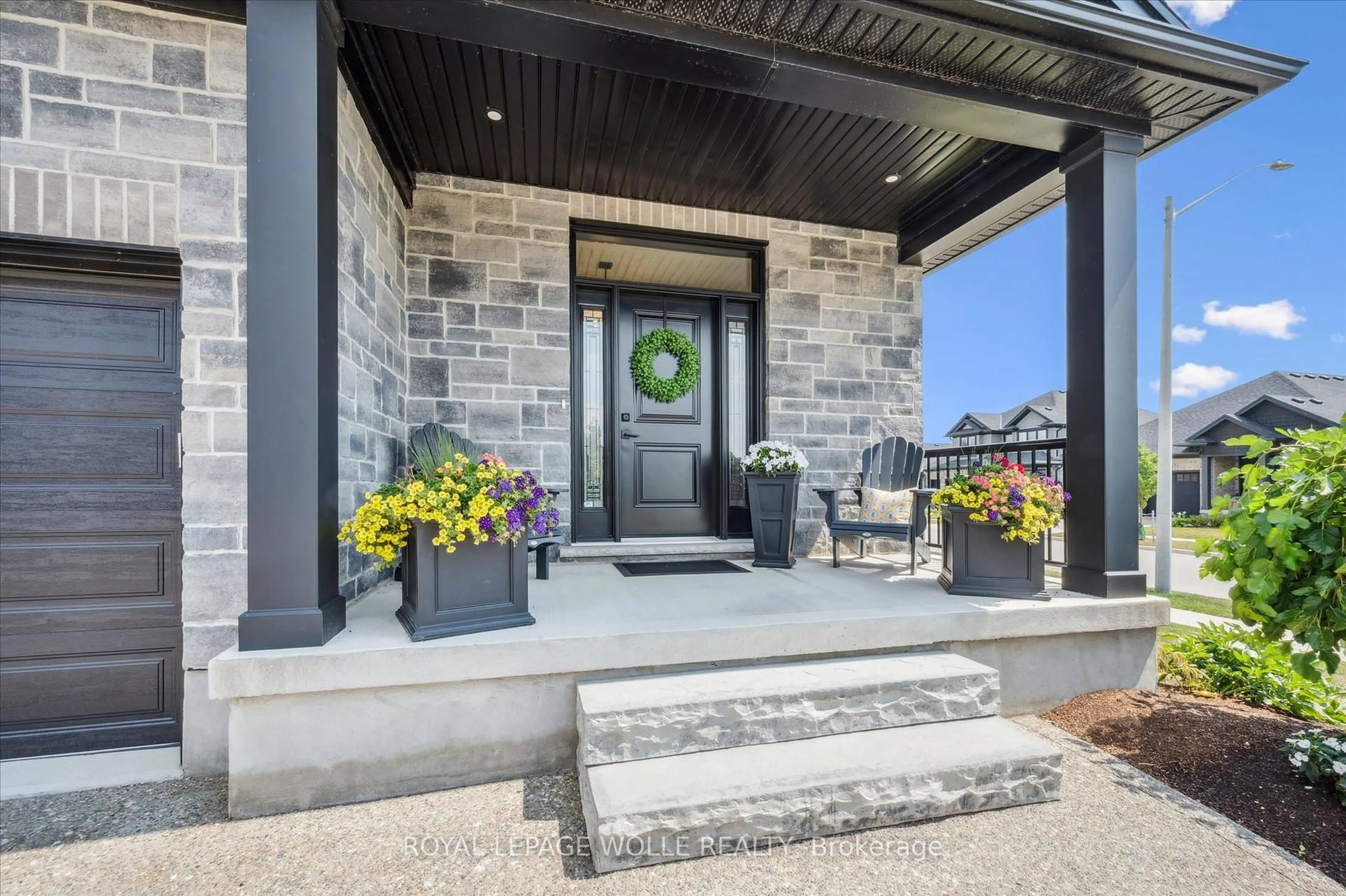 Indoor entryway for 164 WOODBERRY Cres, Woolwich Ontario N3B 0E4