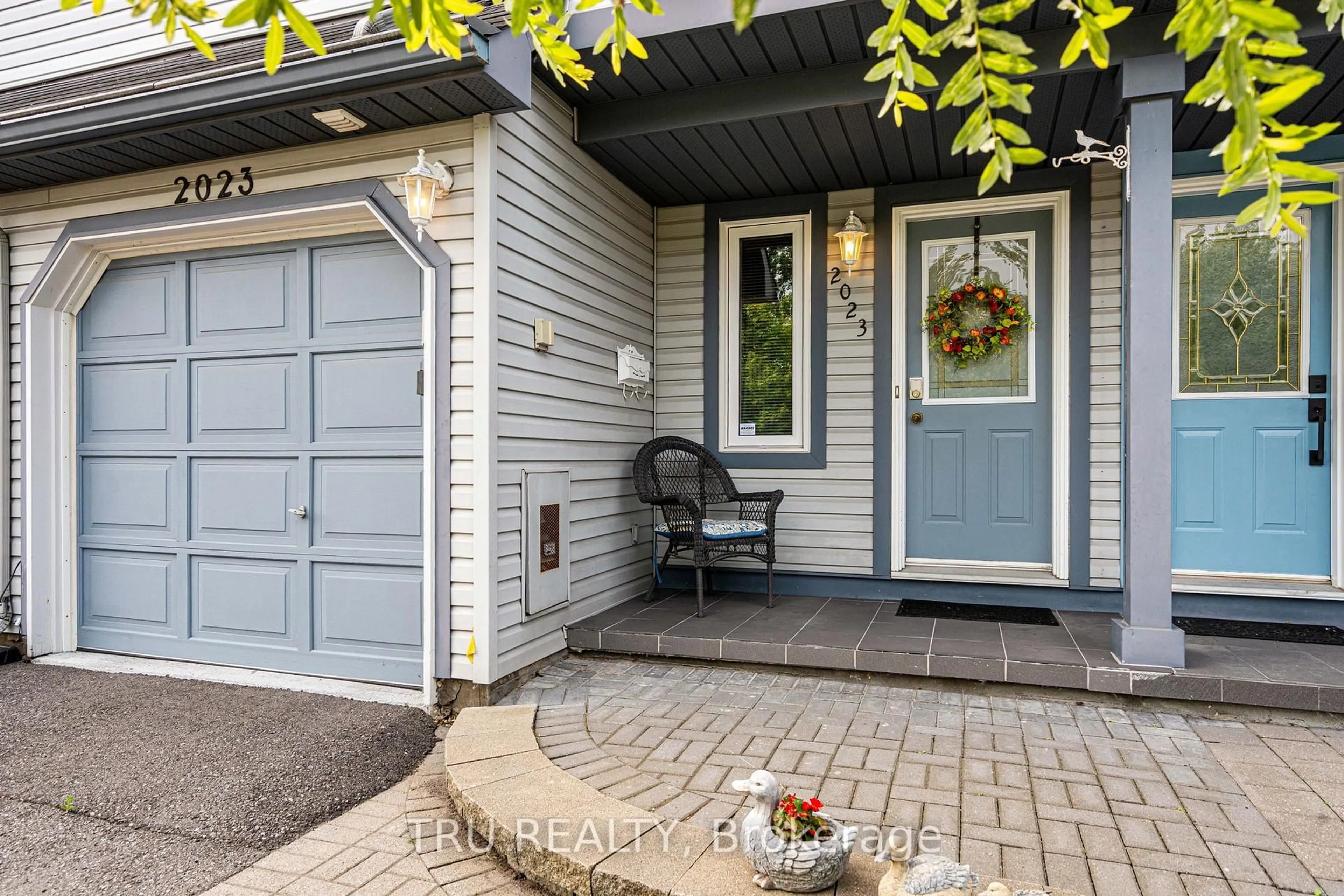 Unknown for 2023 Avenue O, Ottawa Ontario K1G 0B1