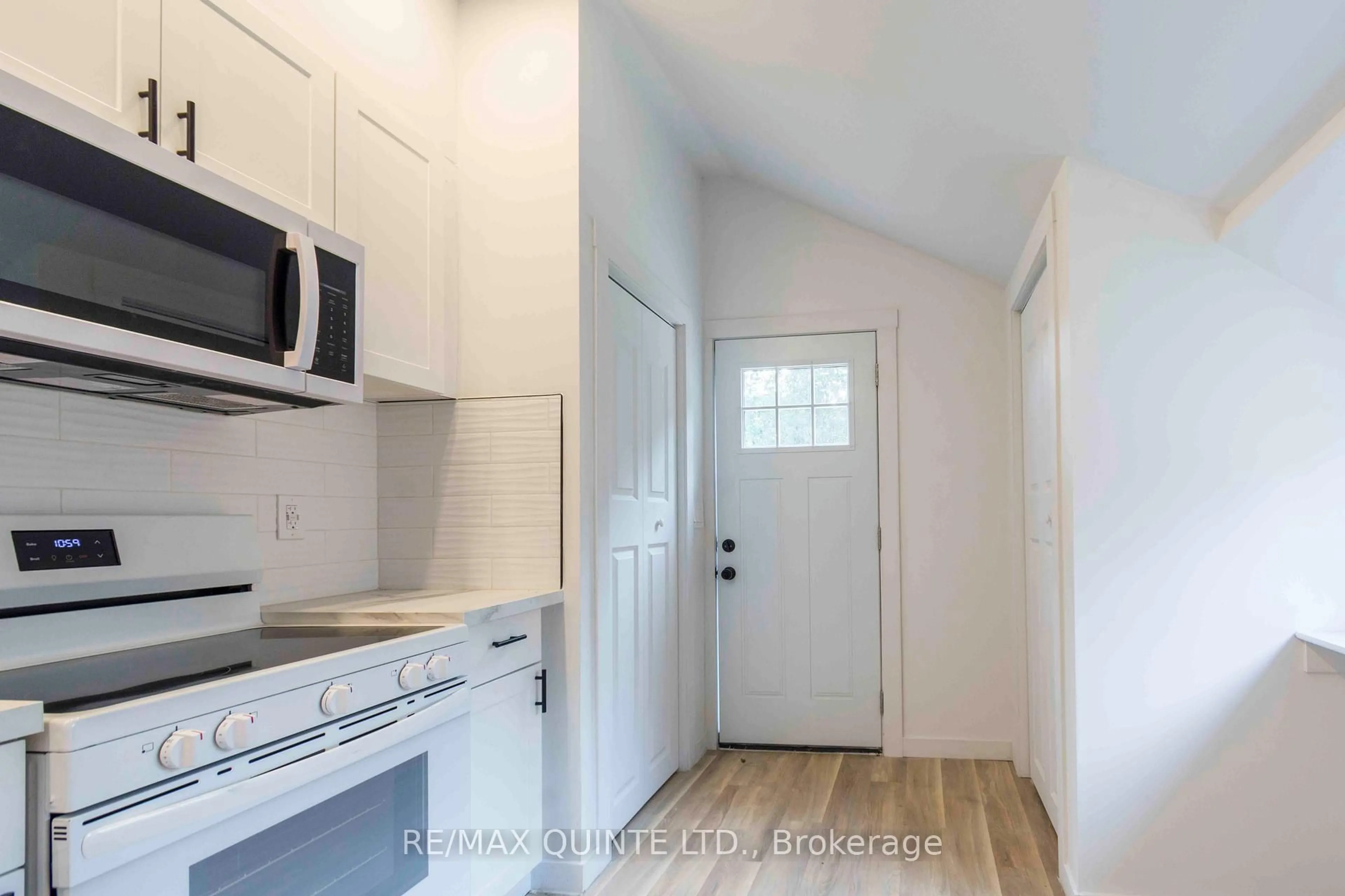 Standard kitchen, unknown for 19 & 21 Railway Terr, Belleville Ontario K8N 2R8
