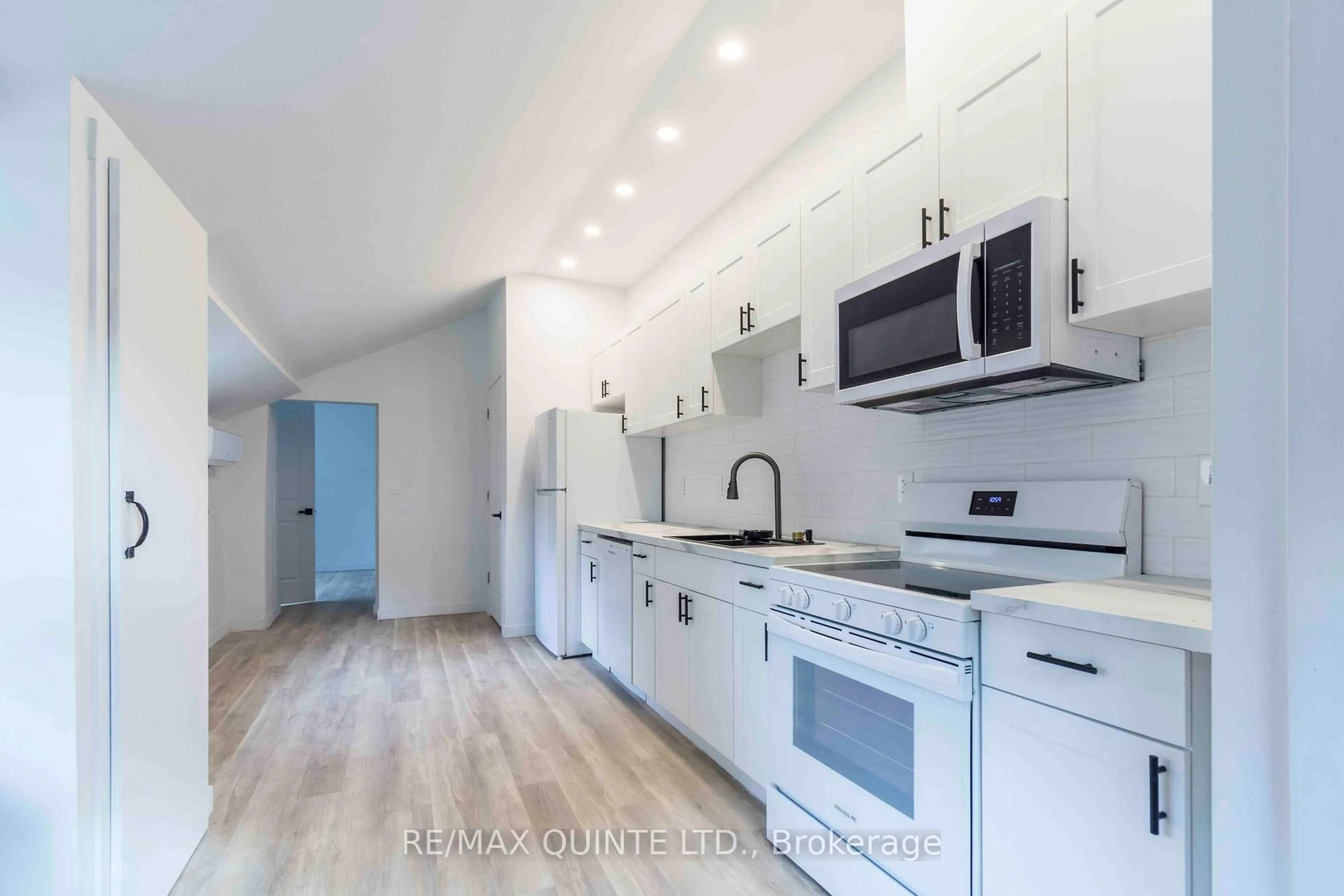 Open concept kitchen, unknown for 19 & 21 Railway Terr, Belleville Ontario K8N 2R8