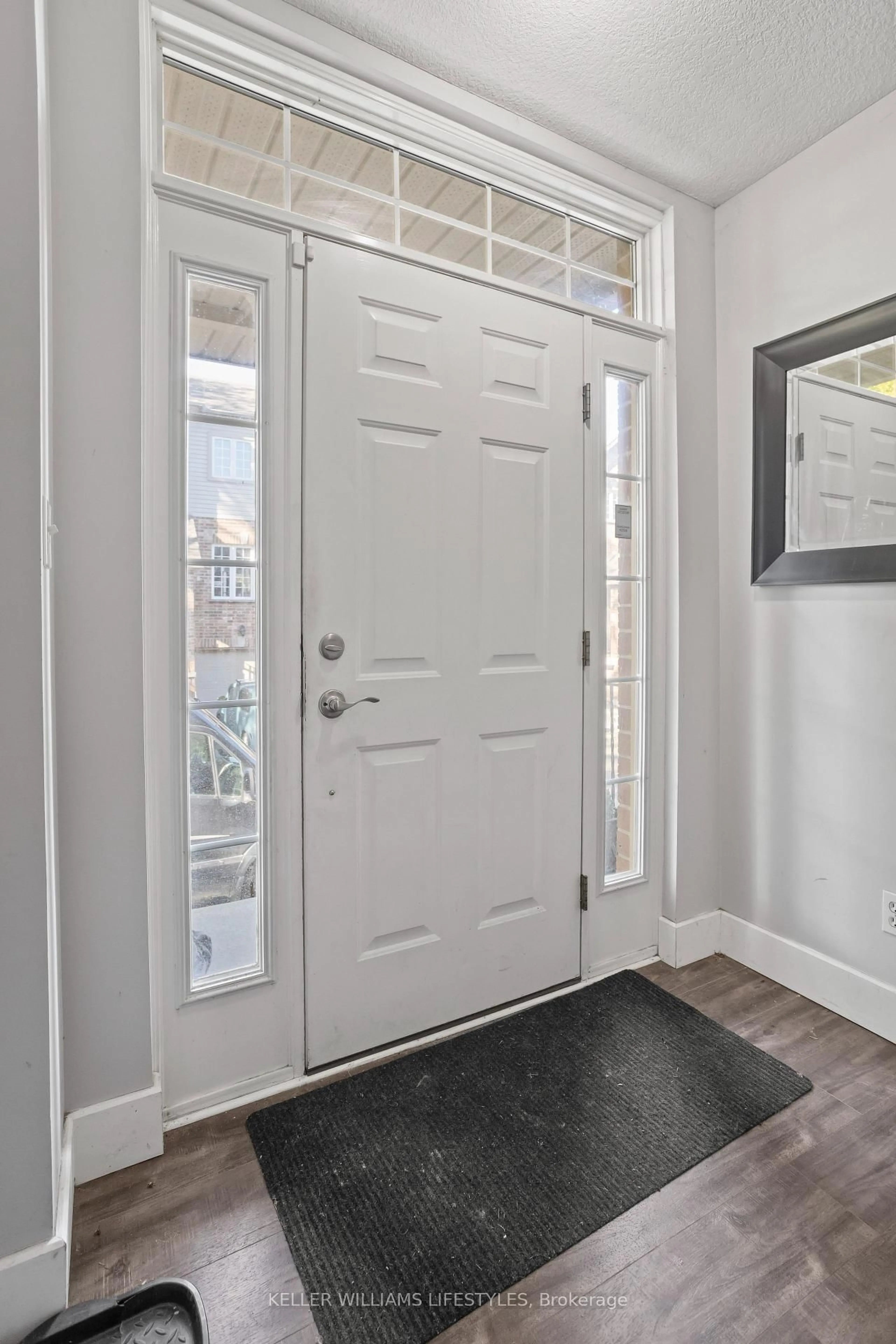 Indoor entryway for 624 William St #6, London East Ontario N6B 3G2