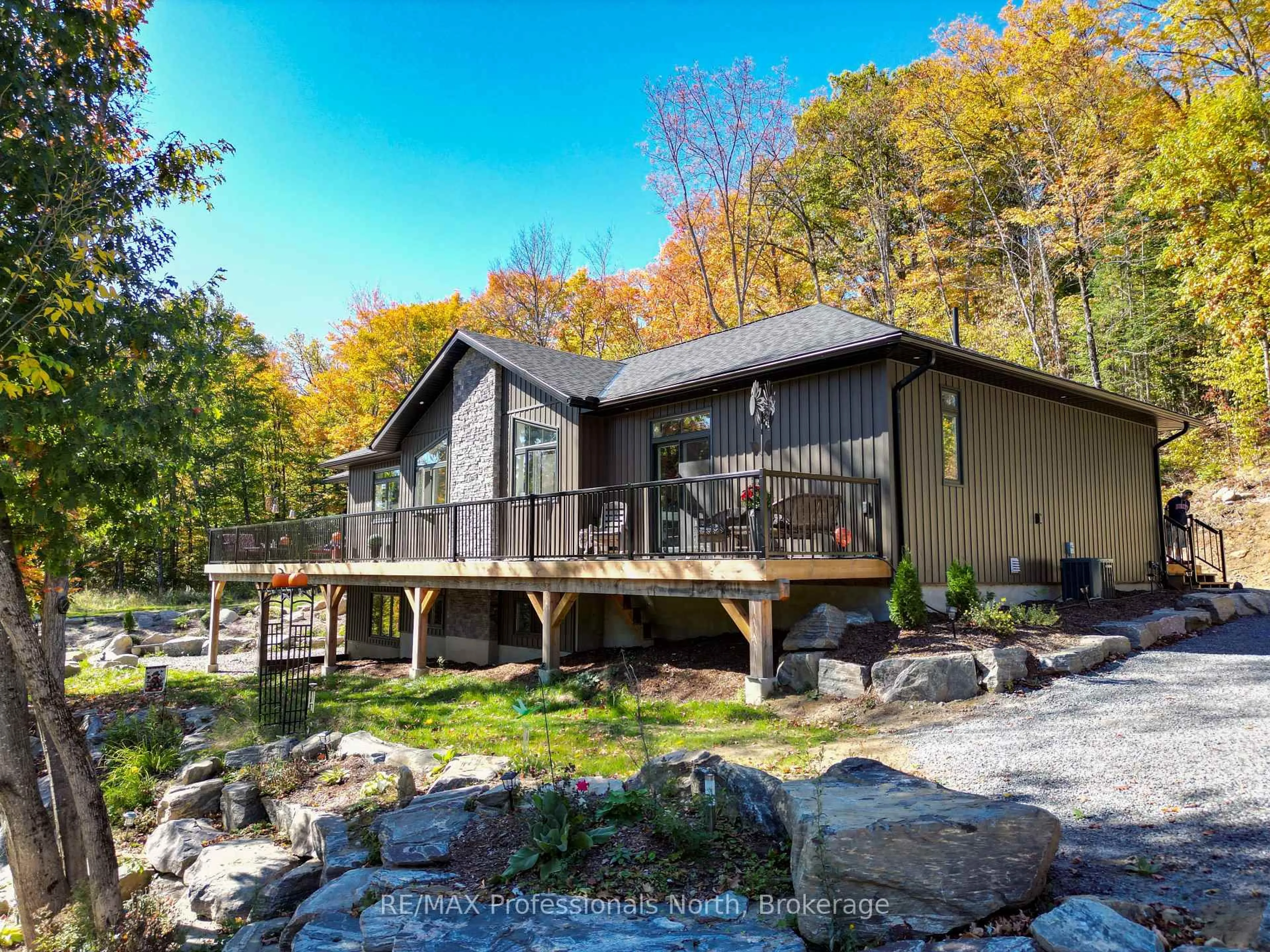 Home with vinyl exterior material, water/lake/river/ocean view for 1203 Burlmarie Rd, Lake of Bays Ontario P0B 1A0