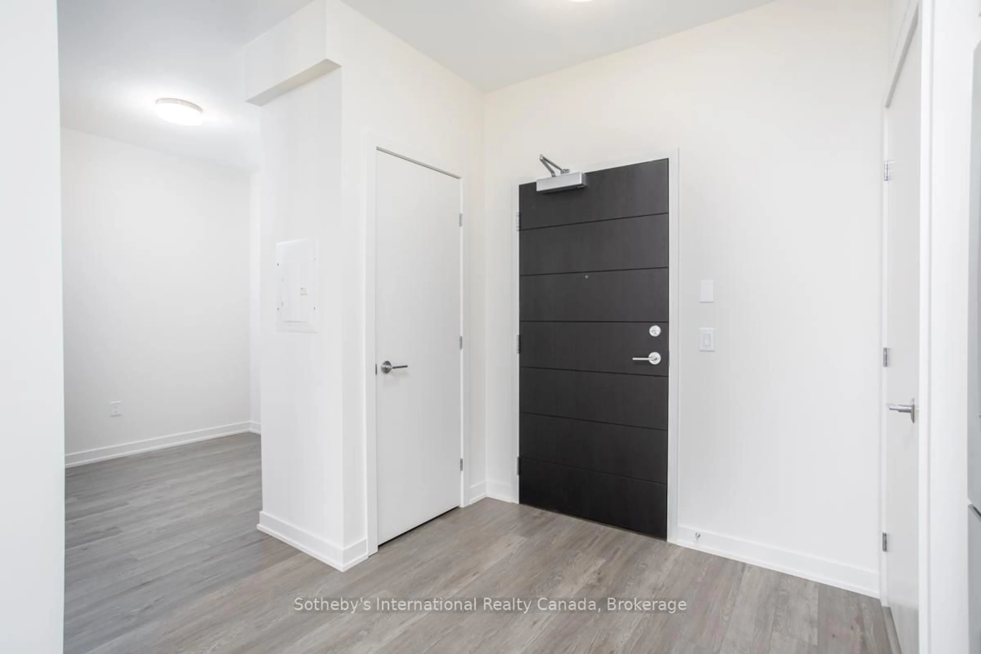 Indoor entryway for 212 King William St #308, Hamilton Ontario L8R 0A7