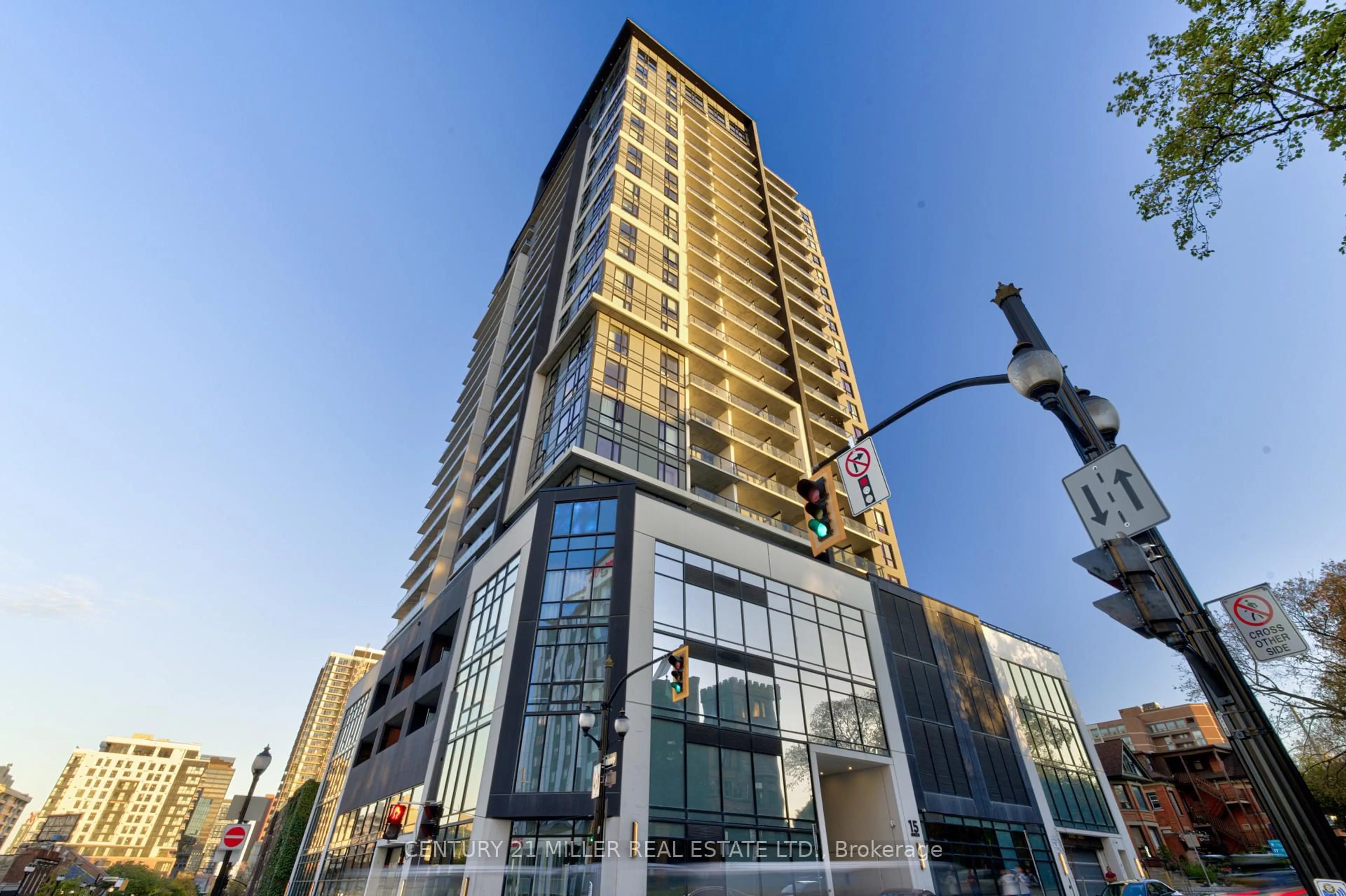 Indoor foyer for 15 Queen . St #1009, Hamilton Ontario L8P 0C6