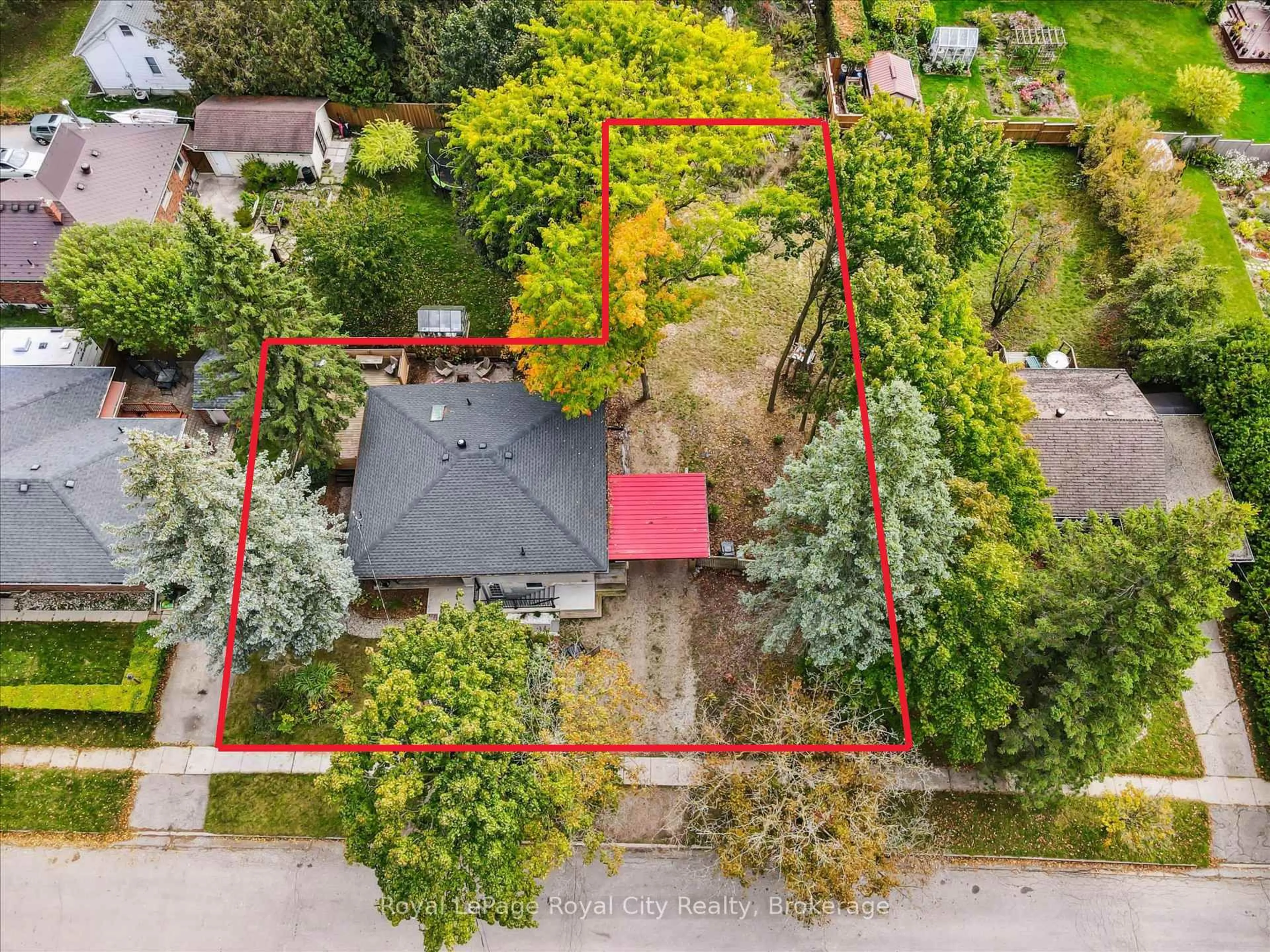 A pic from outside/outdoor area/front of a property/back of a property/a pic from drone, street for 20 Highview Pl, Guelph Ontario N1H 1M7