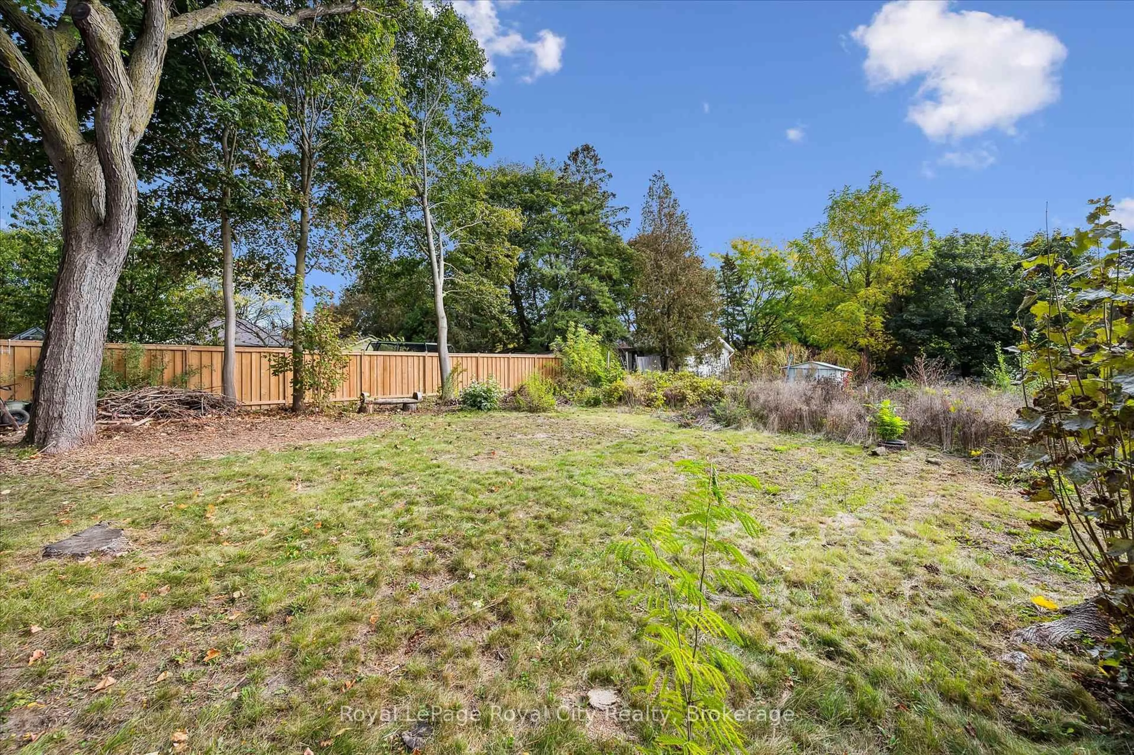 A pic from outside/outdoor area/front of a property/back of a property/a pic from drone, forest/trees view for 20 Highview Pl, Guelph Ontario N1H 1M7