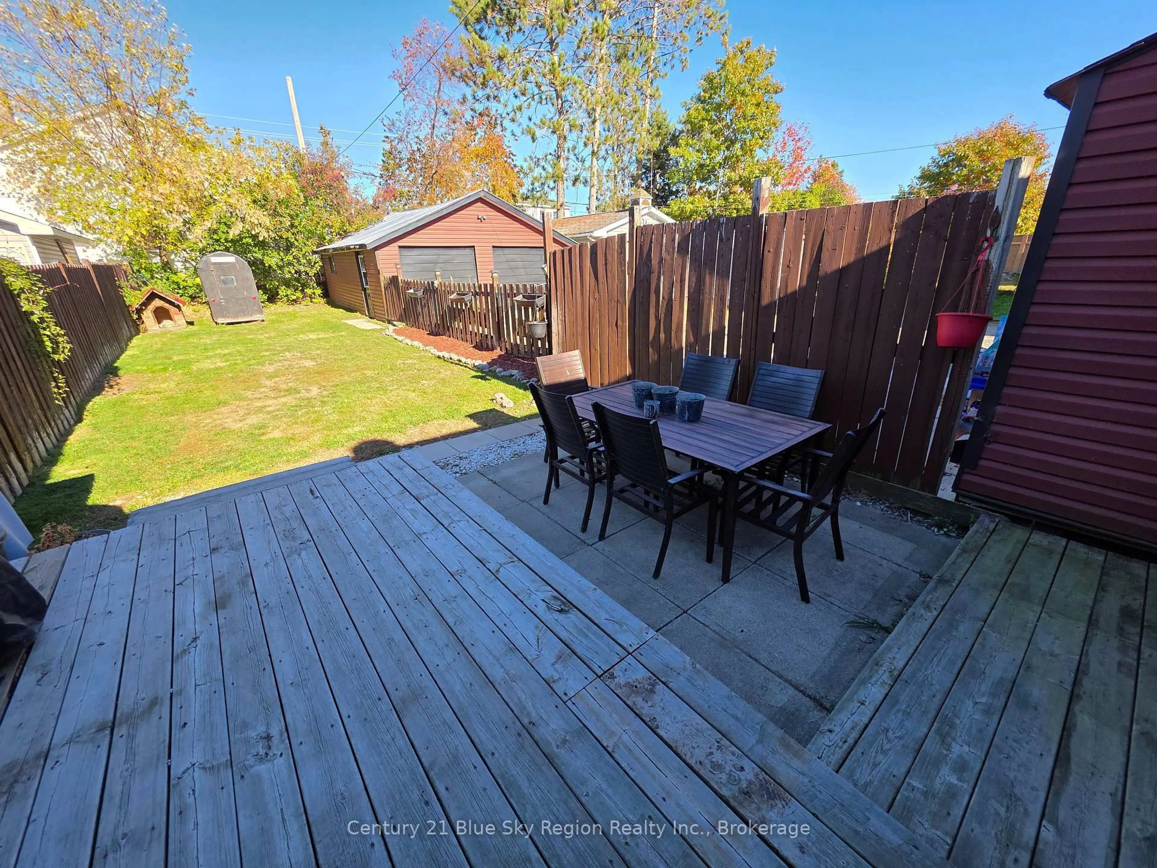 A pic from outside/outdoor area/front of a property/back of a property/a pic from drone, street for 1376 Copeland St, North Bay Ontario P1B 3G3