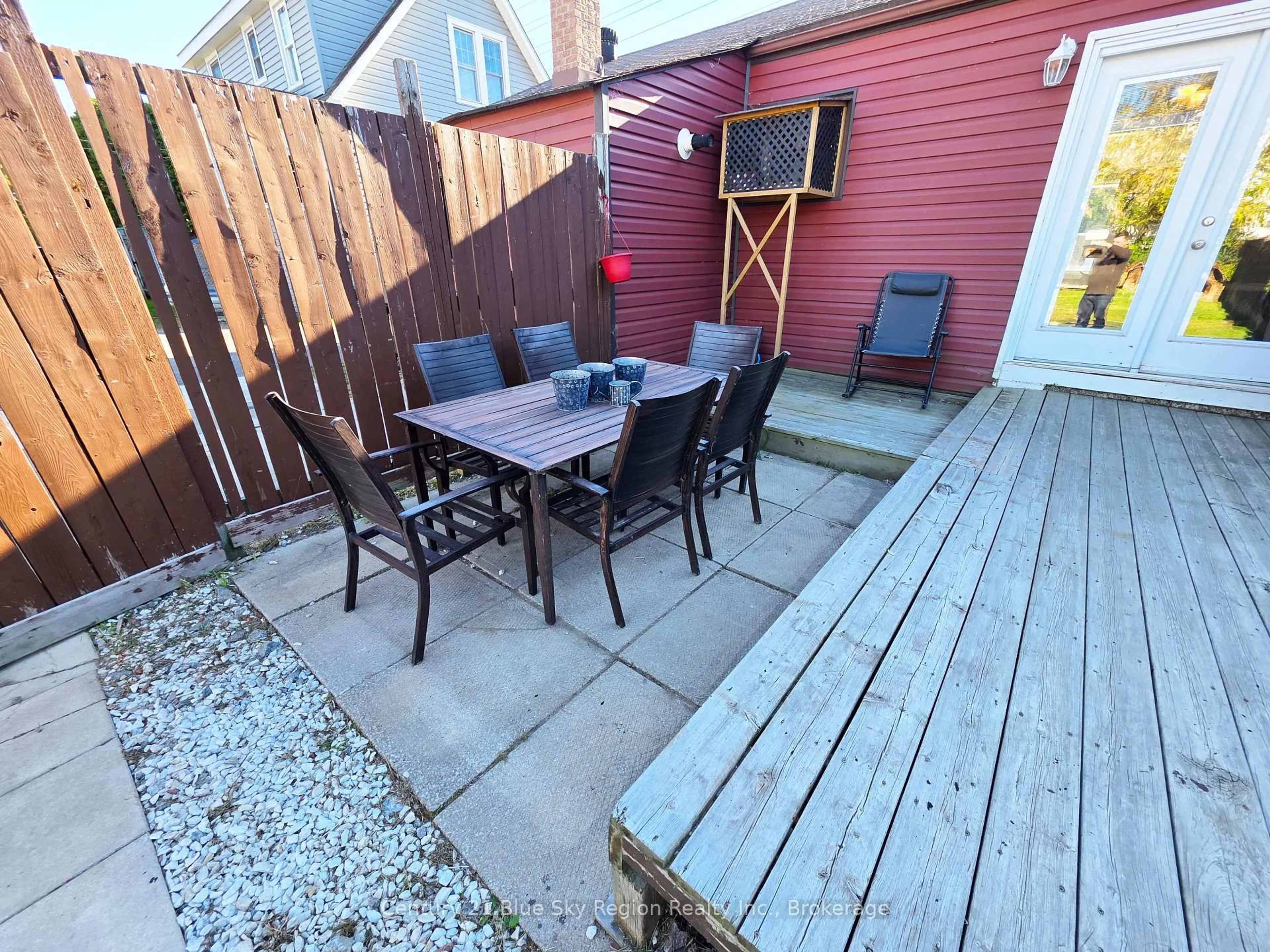 Patio, street for 1376 Copeland St, North Bay Ontario P1B 3G3