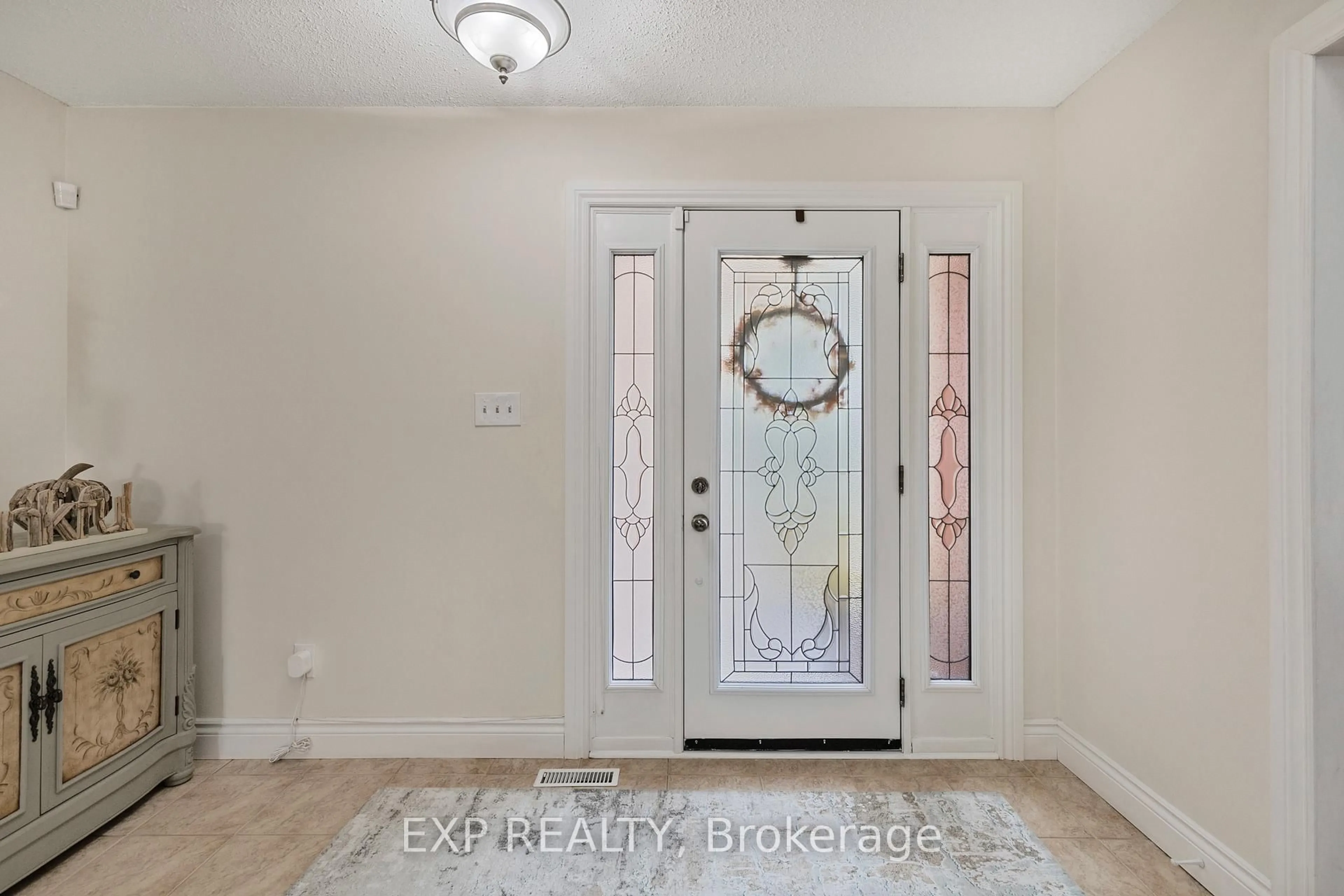Indoor entryway for 10 Vega Cres, Hamilton Ontario L8E 4S7