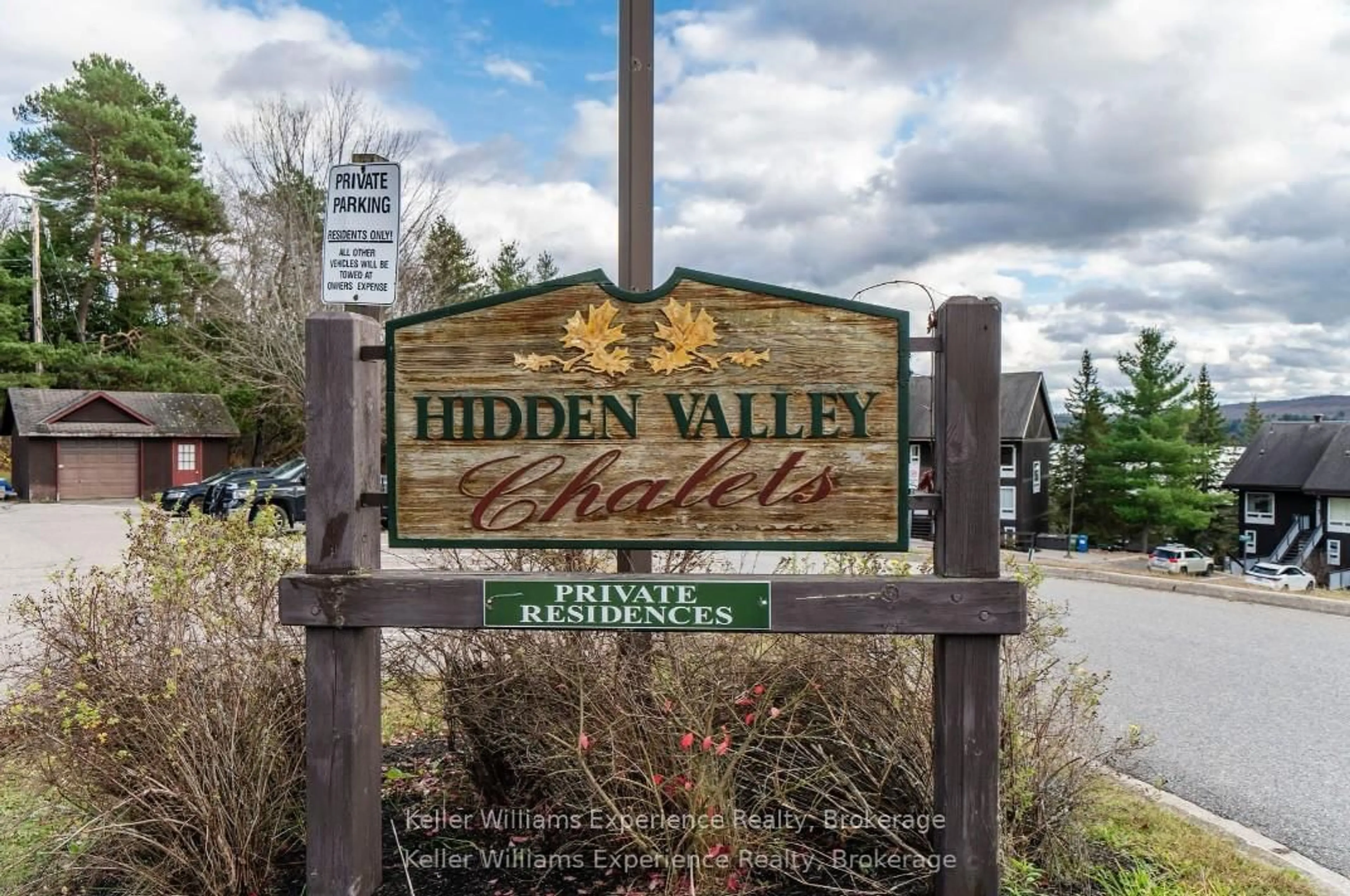 Indoor foyer for 27 Turner Dr, Huntsville Ontario P1H 1A8