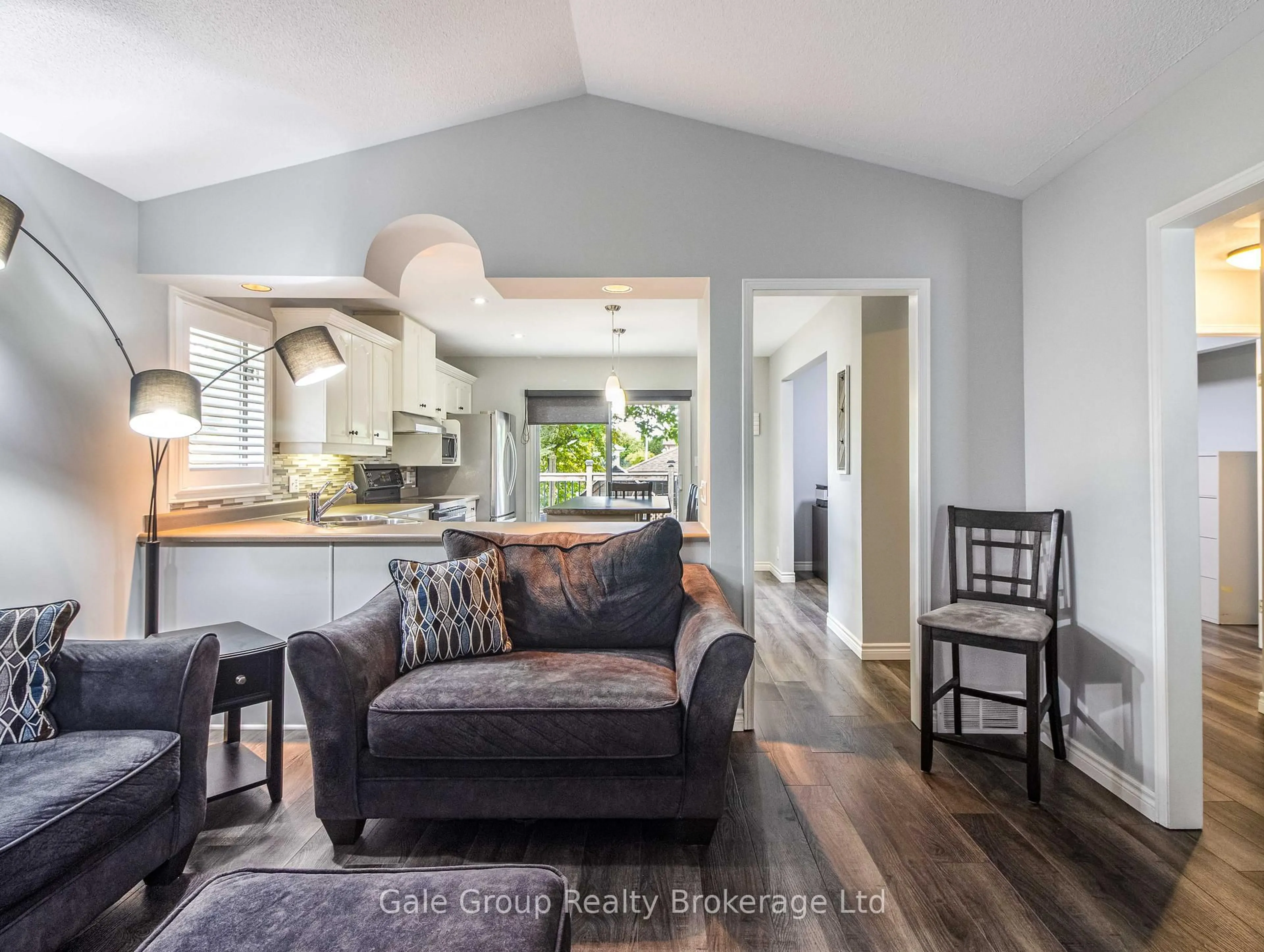 Open concept kitchen, wood/laminate floor for 55 Sioux Cres, Woodstock Ontario N4T 1G3
