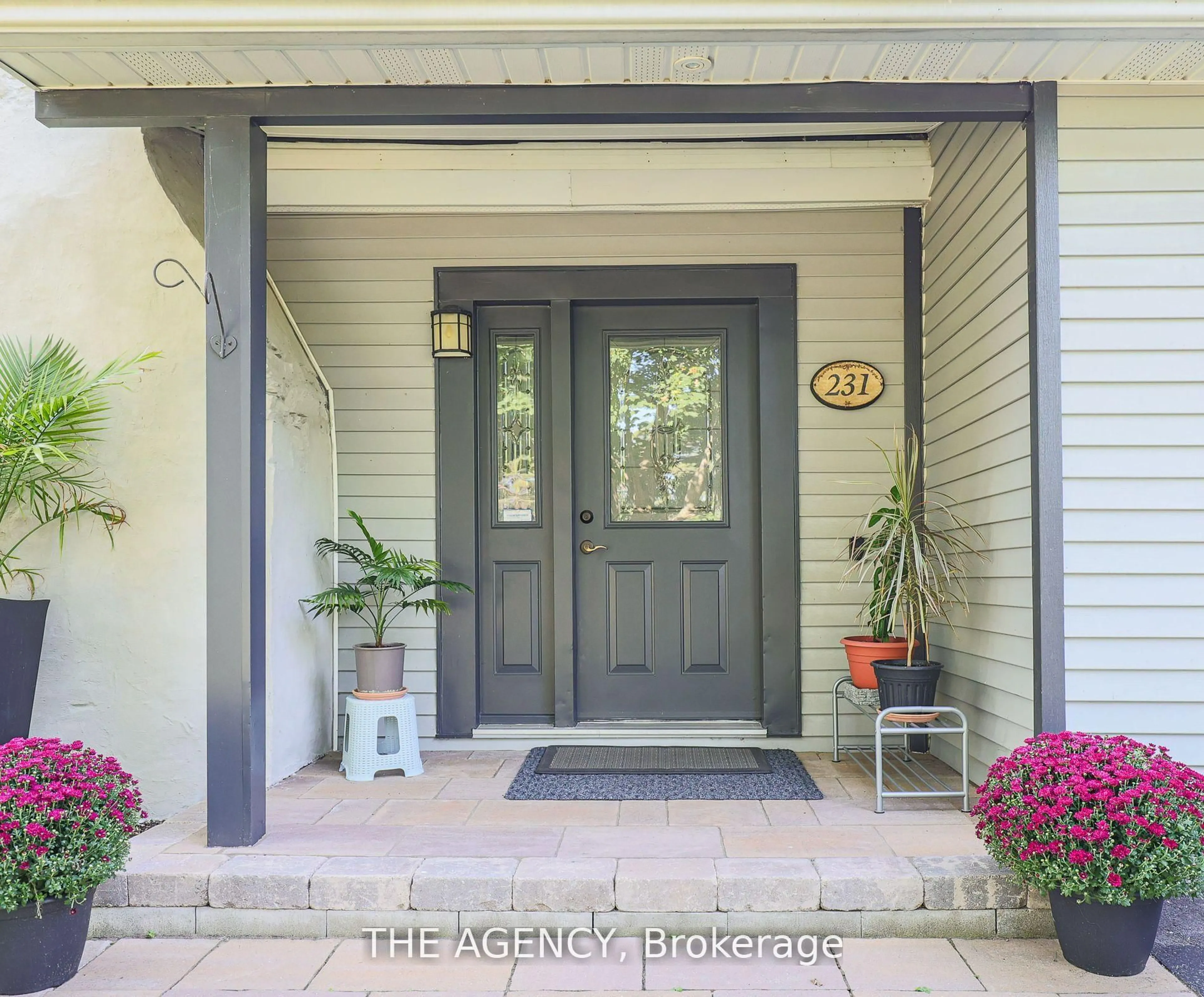 Indoor entryway for 231 Prospect Point Rd, Fort Erie Ontario L0S 1N0