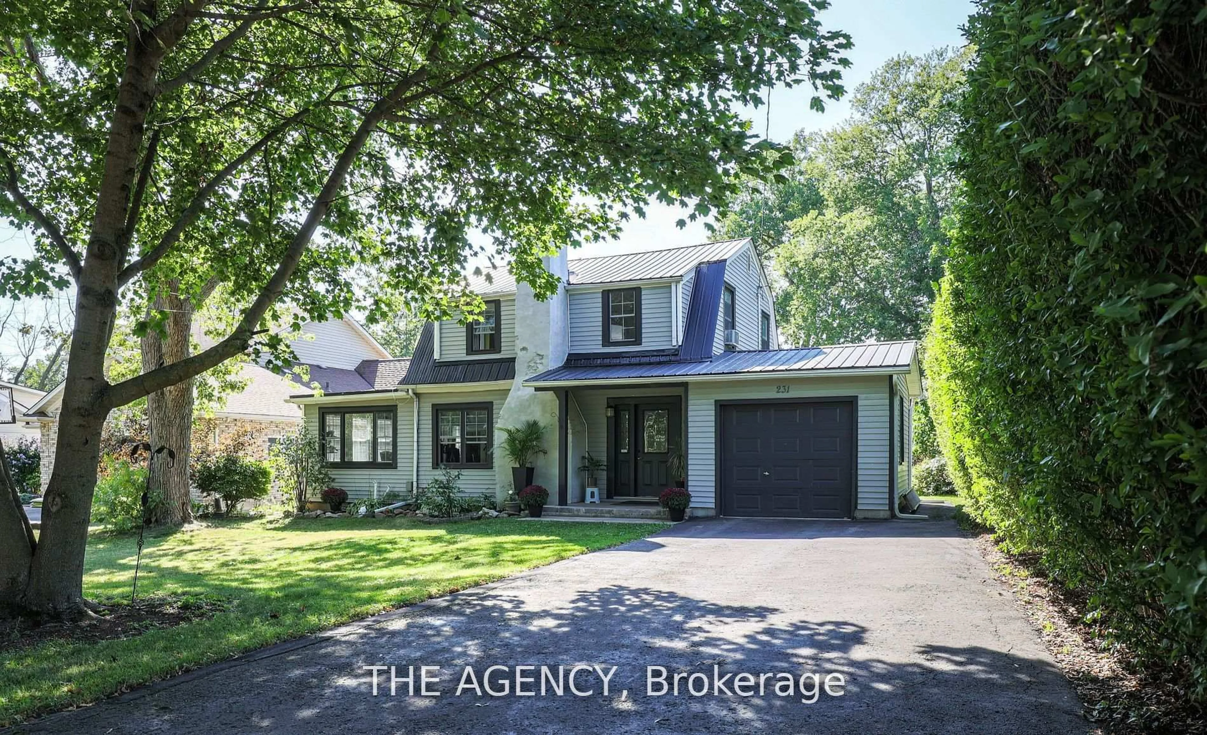 A pic from outside/outdoor area/front of a property/back of a property/a pic from drone, street for 231 Prospect Point Rd, Fort Erie Ontario L0S 1N0