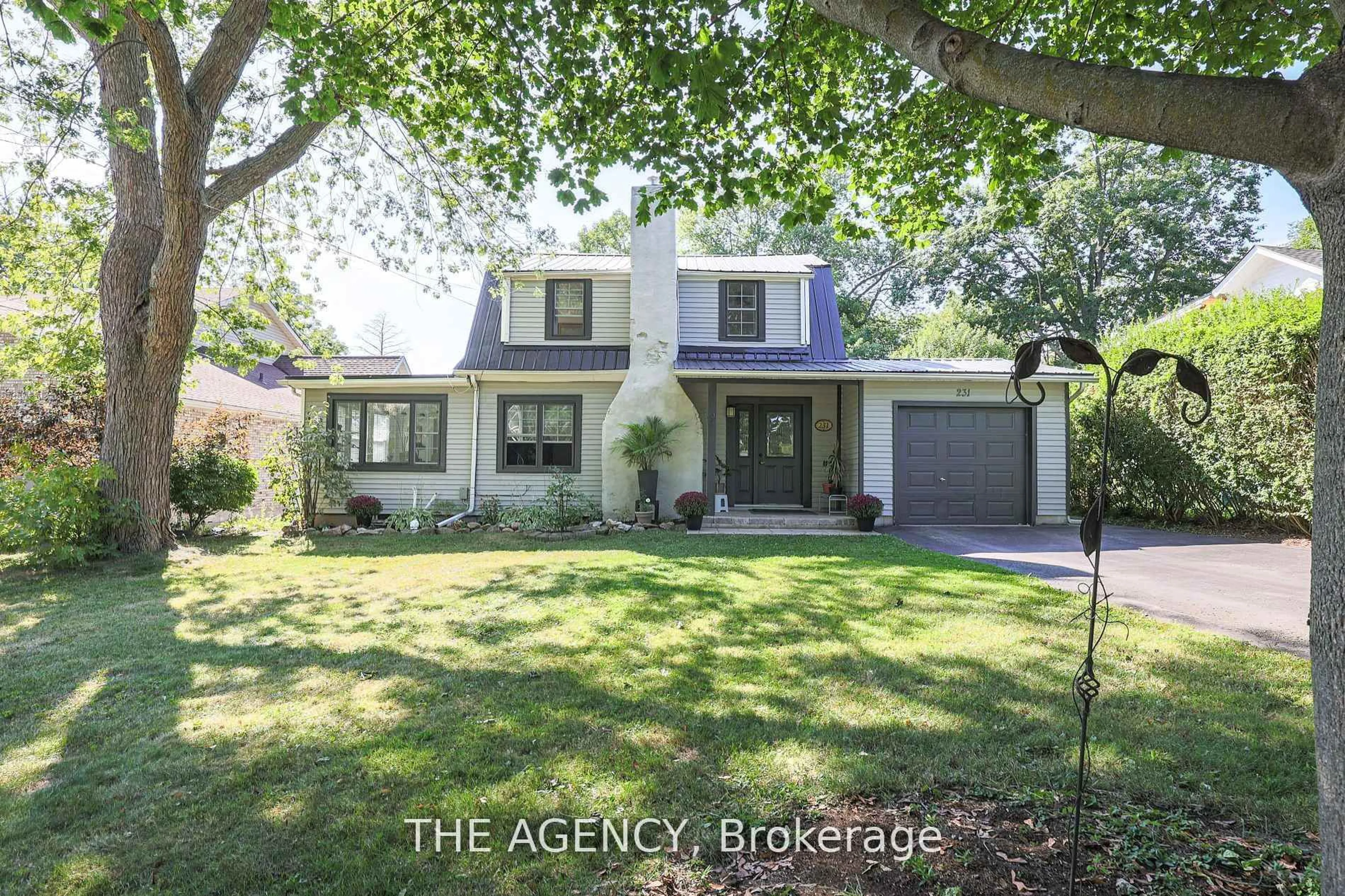 A pic from outside/outdoor area/front of a property/back of a property/a pic from drone, street for 231 Prospect Point Rd, Fort Erie Ontario L0S 1N0