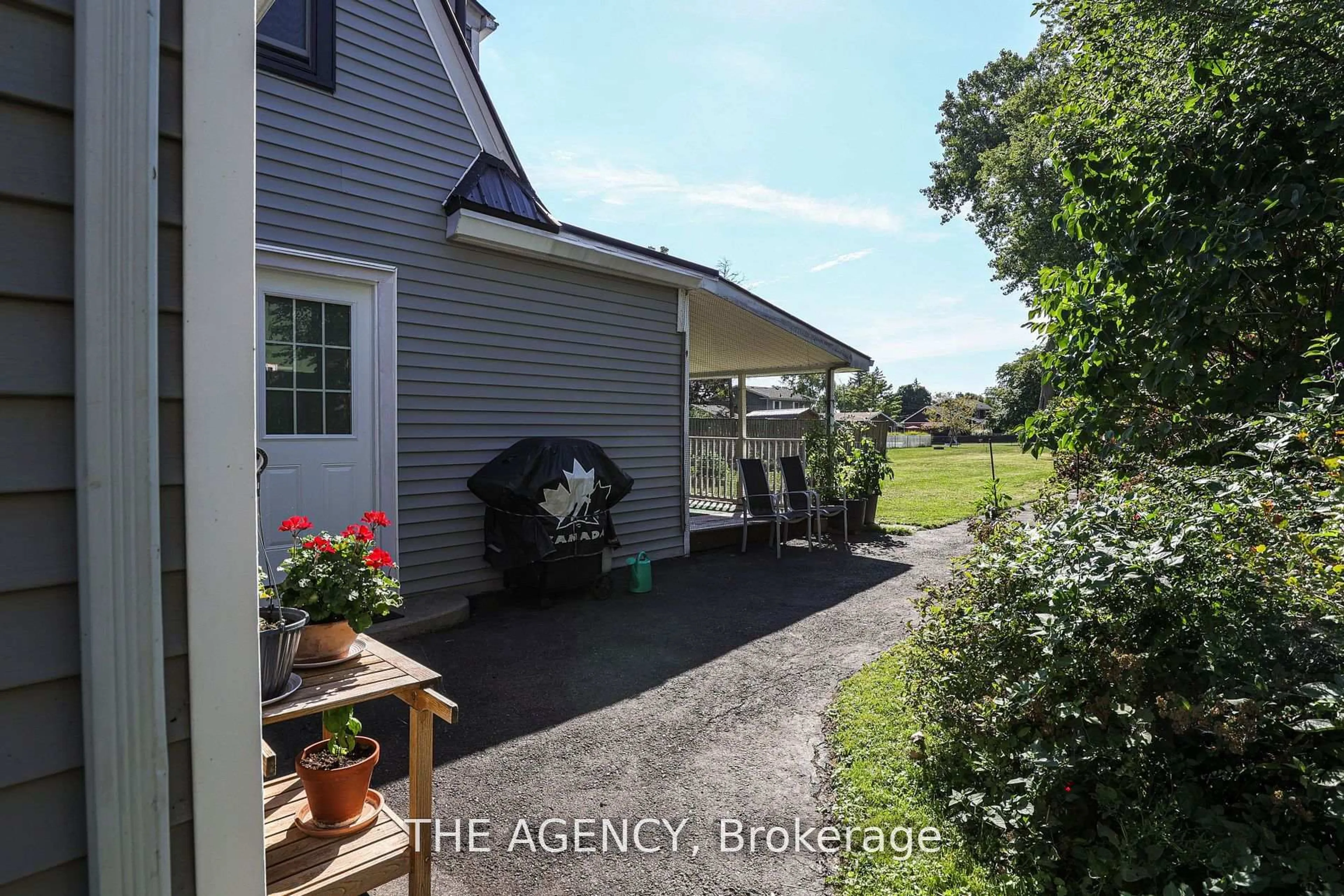 A pic from outside/outdoor area/front of a property/back of a property/a pic from drone, street for 231 Prospect Point Rd, Fort Erie Ontario L0S 1N0