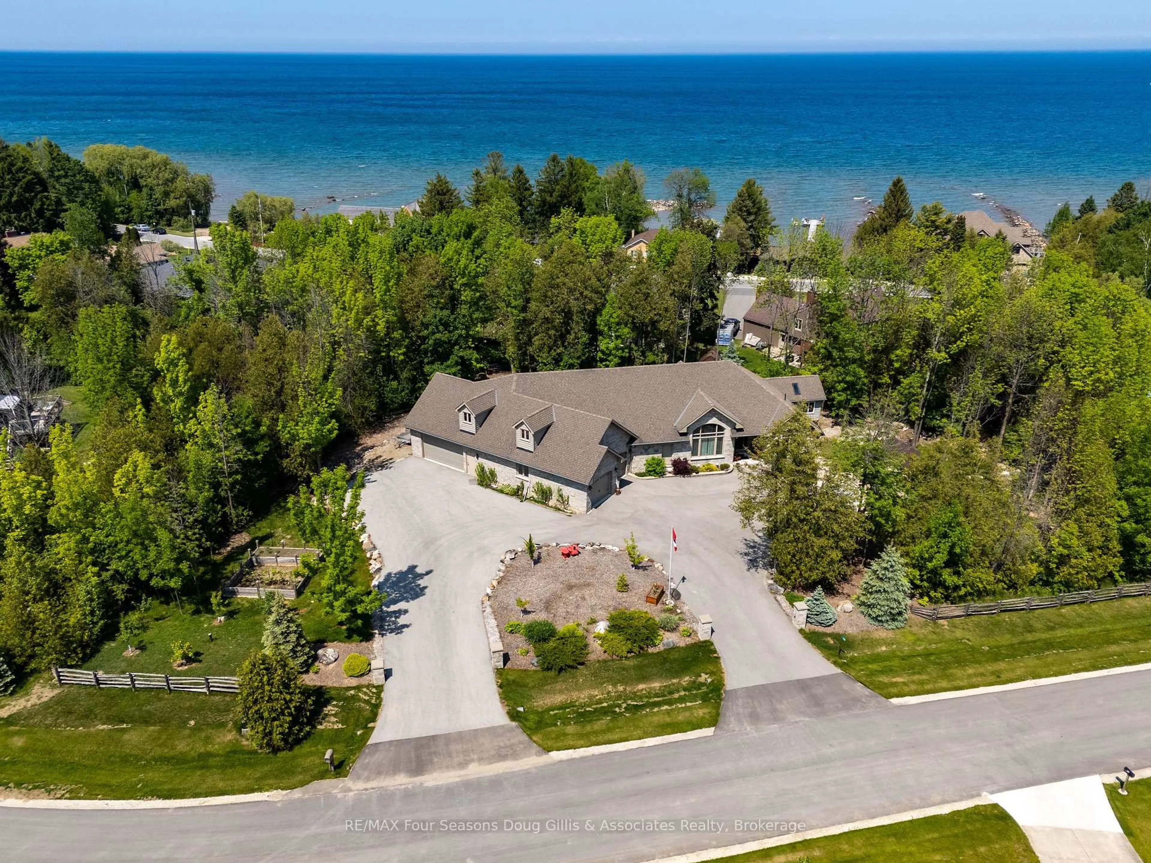 A pic from outside/outdoor area/front of a property/back of a property/a pic from drone, water/lake/river/ocean view for 135 Algonquin Dr, Meaford Ontario N4L 0A7
