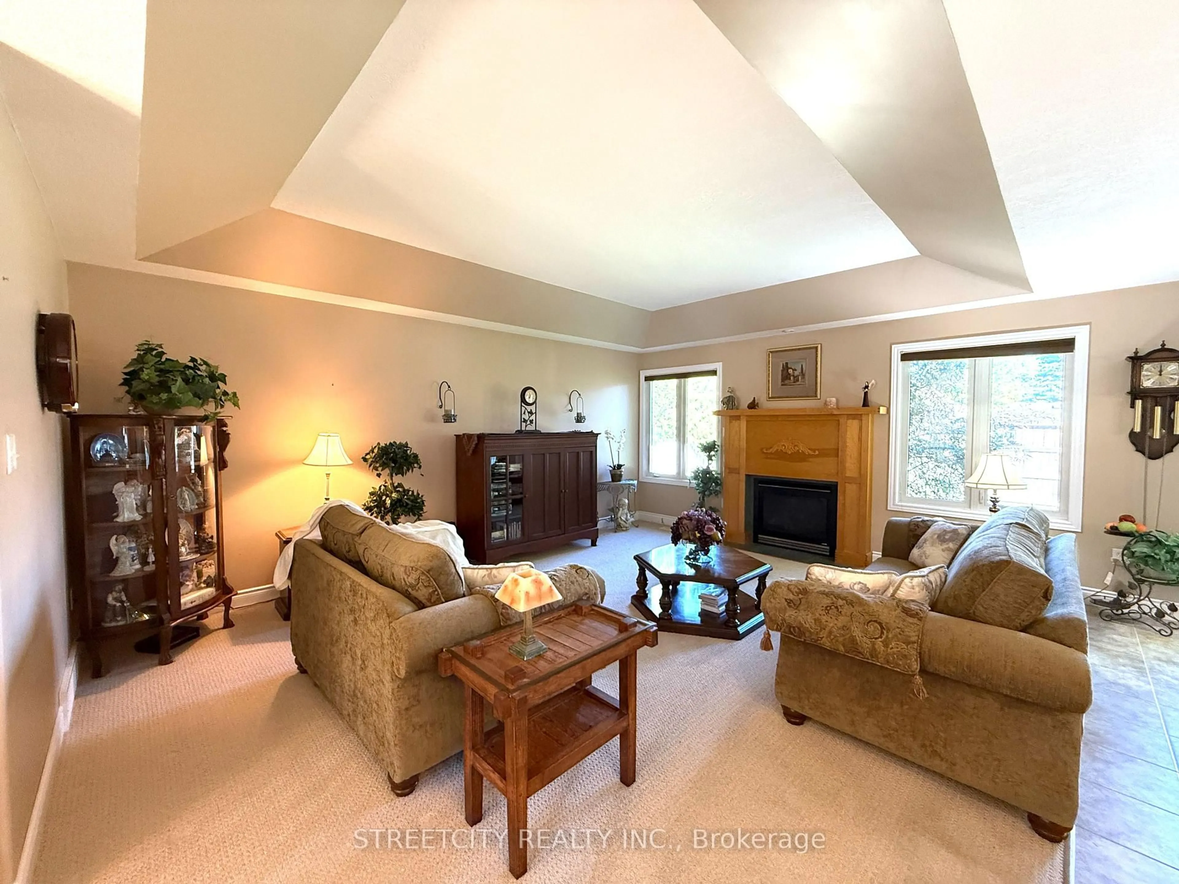 Living room with furniture, unknown for 126 STATHIS Blvd, Sarnia Ontario N7S 5T5