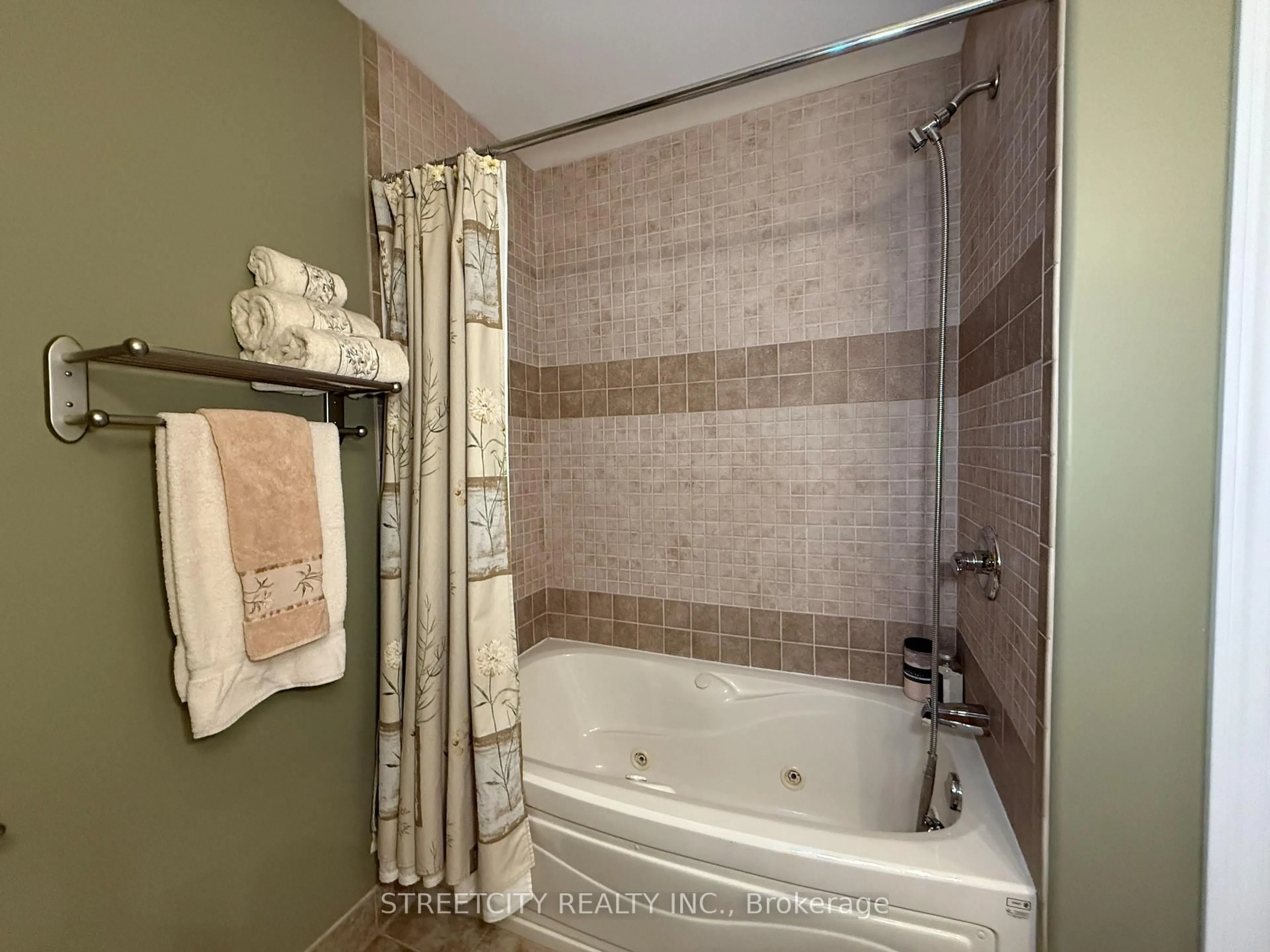 Standard bathroom, ceramic/tile floor for 126 STATHIS Blvd, Sarnia Ontario N7S 5T5