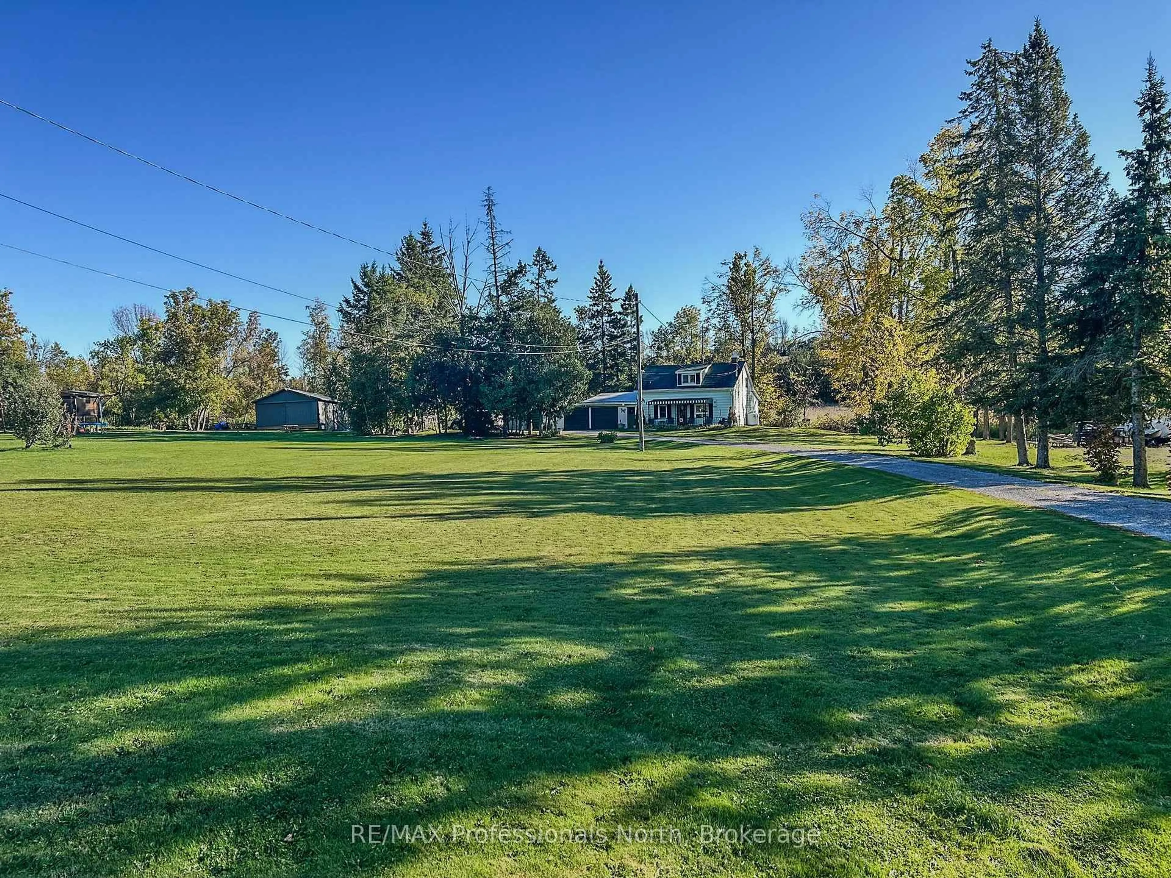 A pic from outside/outdoor area/front of a property/back of a property/a pic from drone, unknown for 1067 Yankee Line, Selwyn Ontario K0L 1T0
