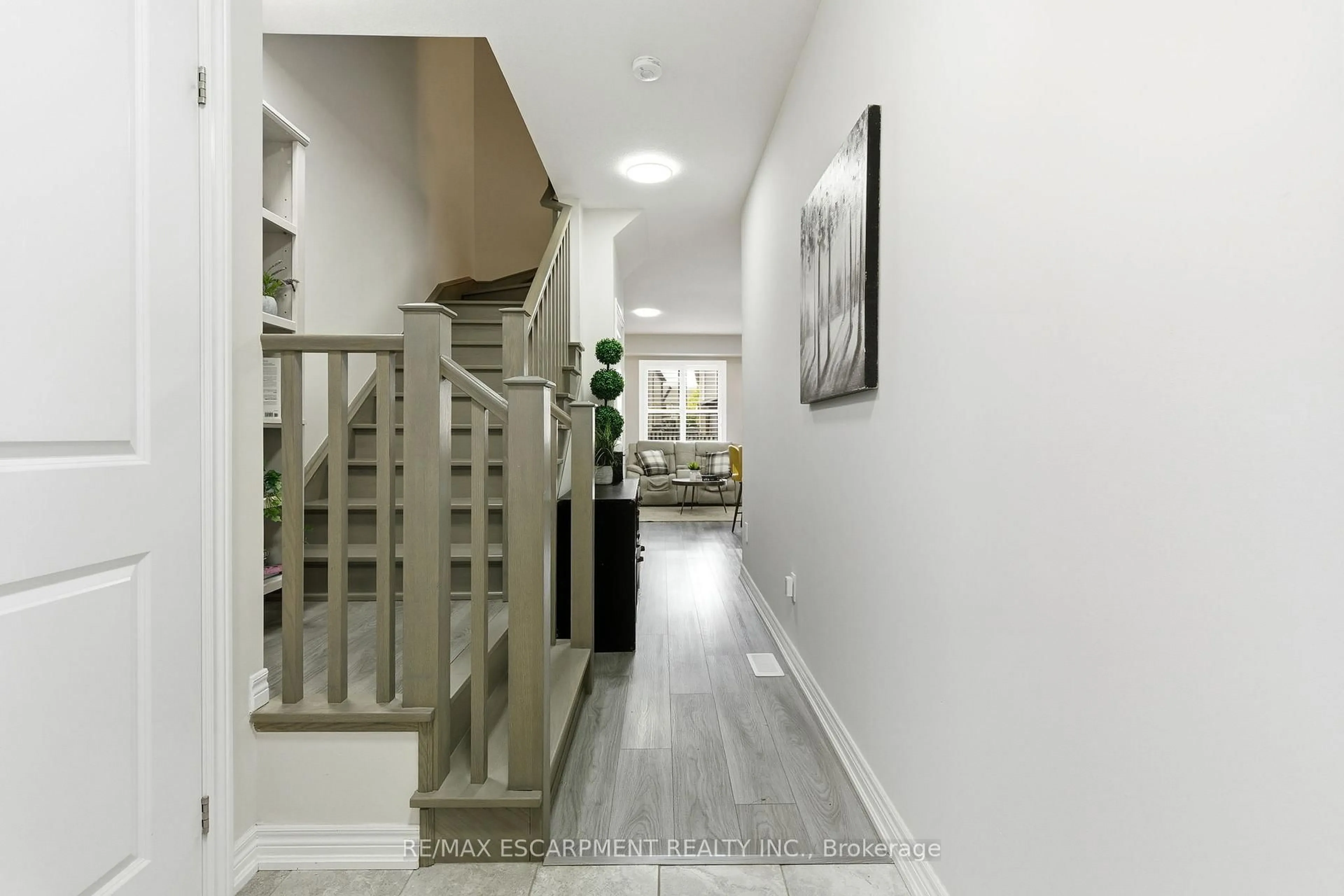 Unknown for 18 Mia Dr, Hamilton Ontario L9B 0K1