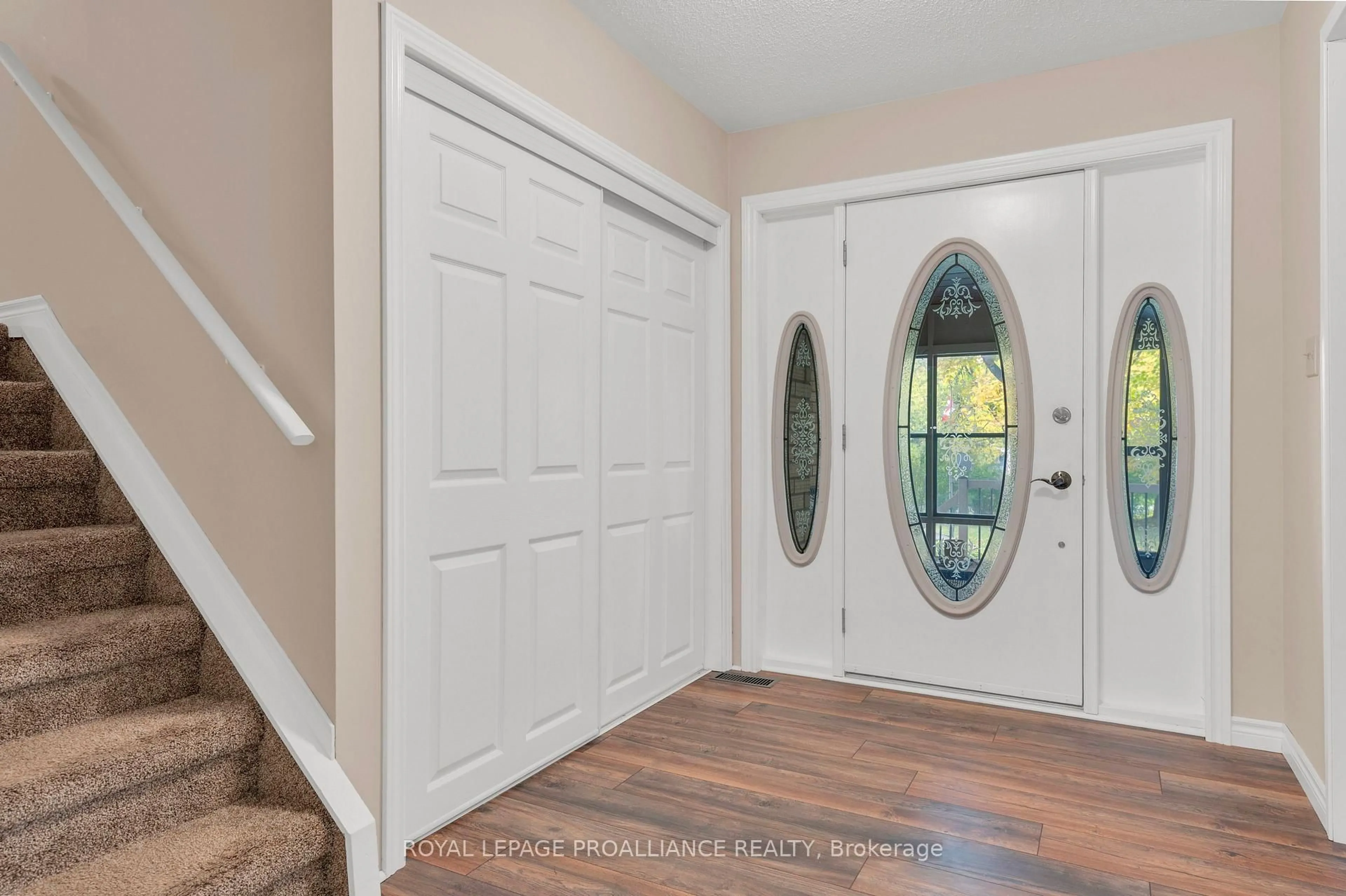 Indoor entryway for 16276 Telephone Rd, Brighton Ontario K0K 1H0