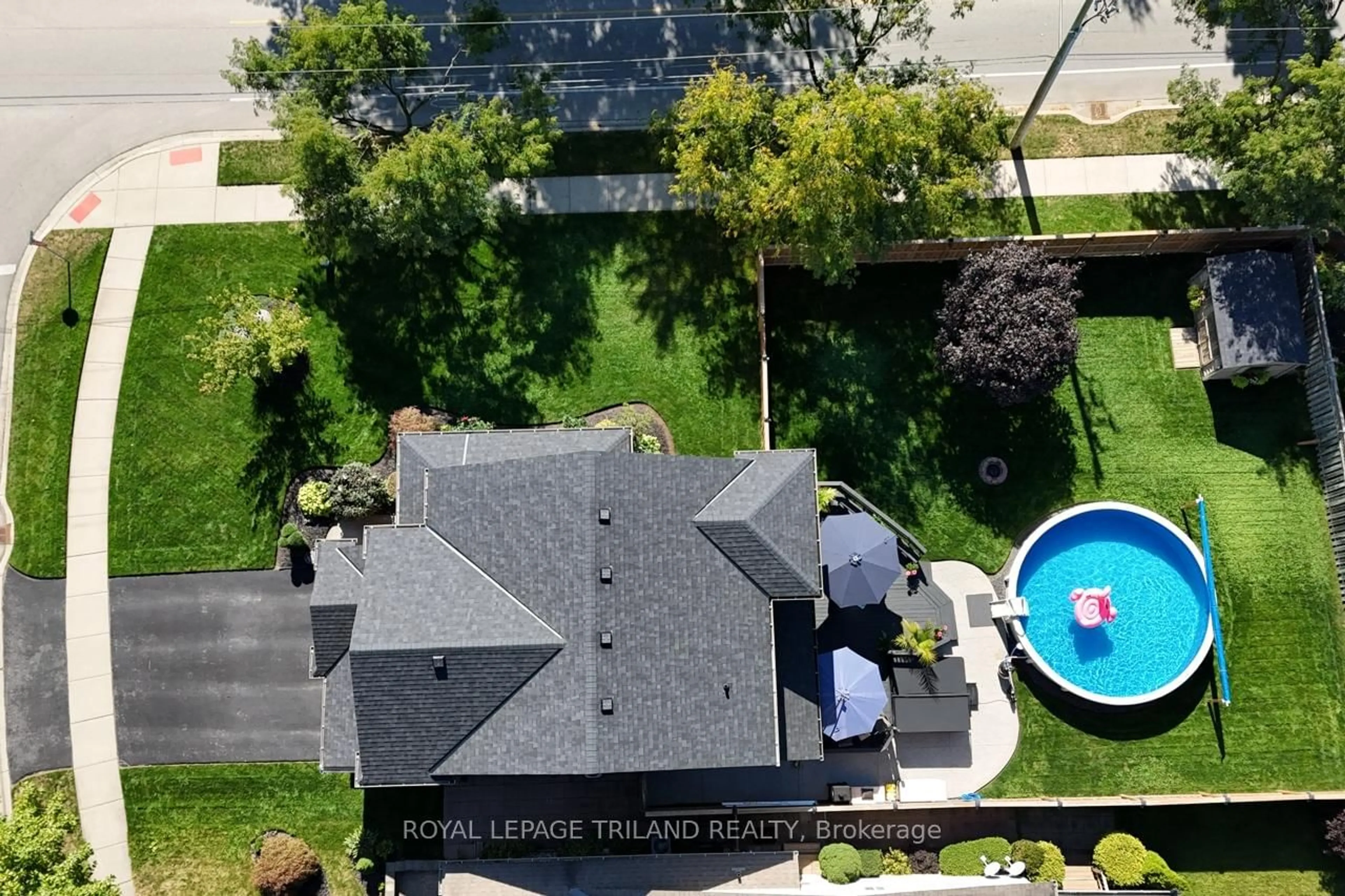 A pic from outside/outdoor area/front of a property/back of a property/a pic from drone, city buildings view from balcony for 6696 Beattie St, London South Ontario N6P 1T6