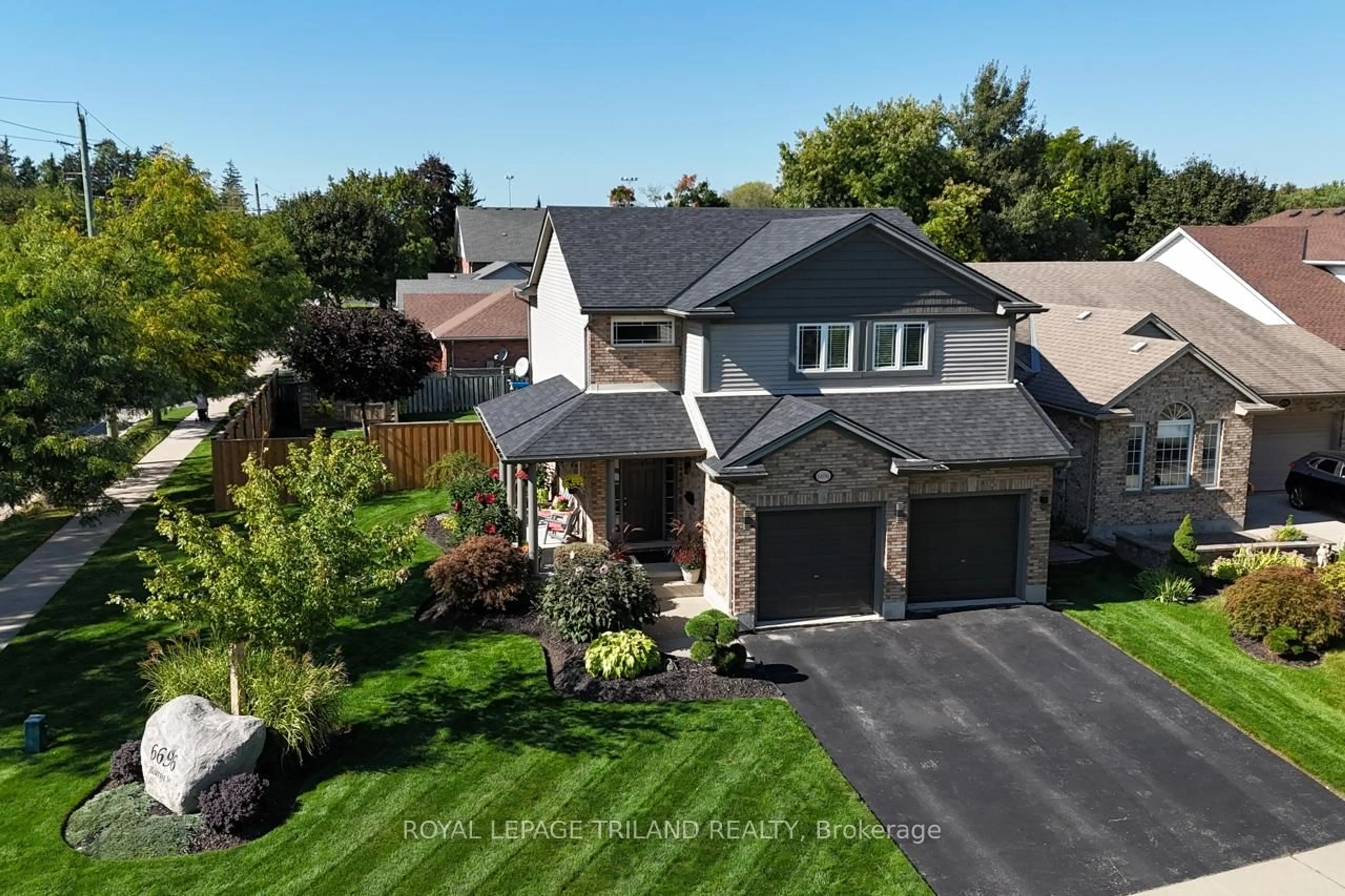 A pic from outside/outdoor area/front of a property/back of a property/a pic from drone, street for 6696 Beattie St, London South Ontario N6P 1T6