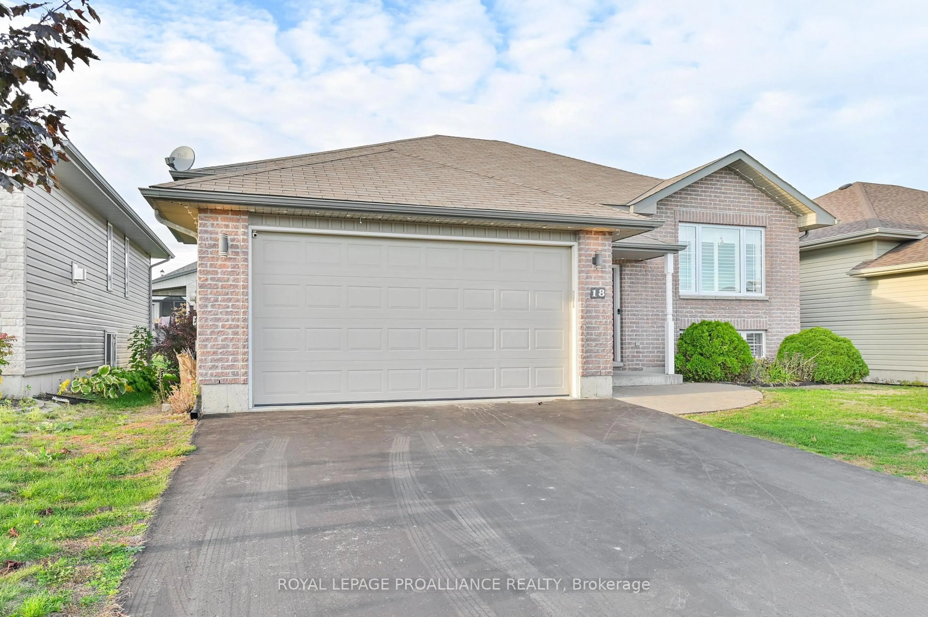 Home with vinyl exterior material, street for 18 Fox Den Dr, Brighton Ontario K0K 1H0