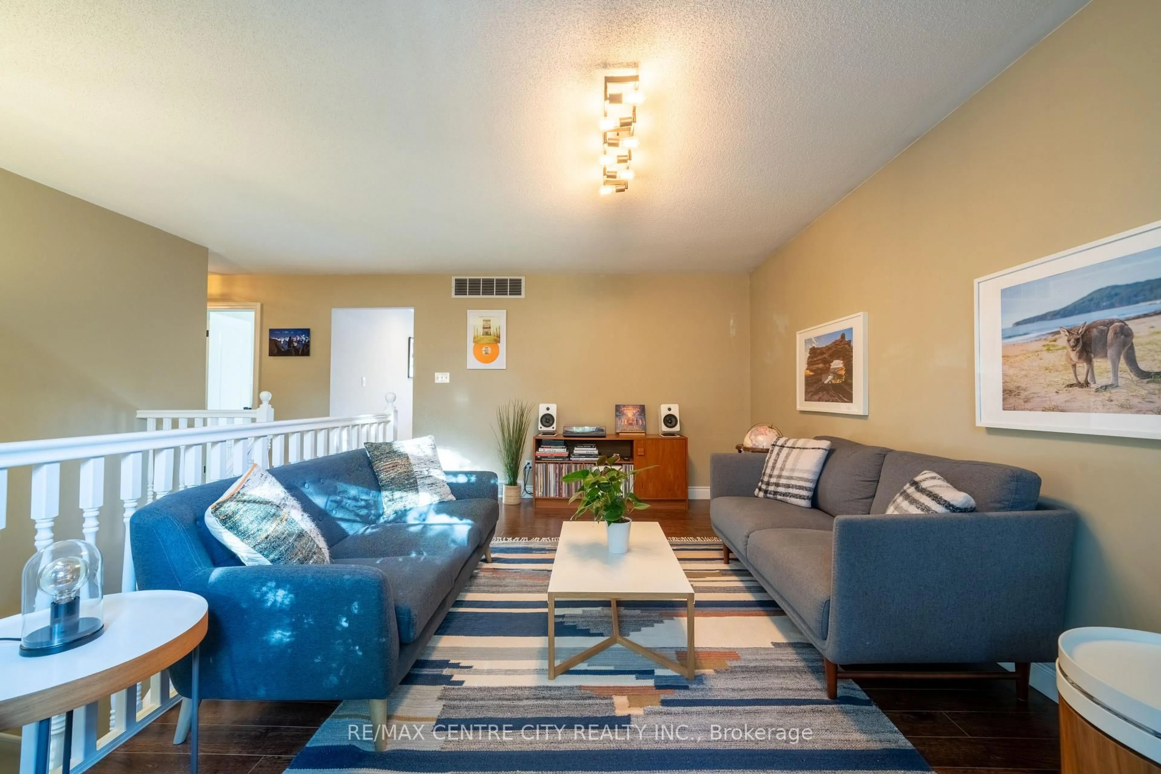 Living room with furniture, unknown for 495 Riverview Dr, Strathroy-Caradoc Ontario N7G 4B3