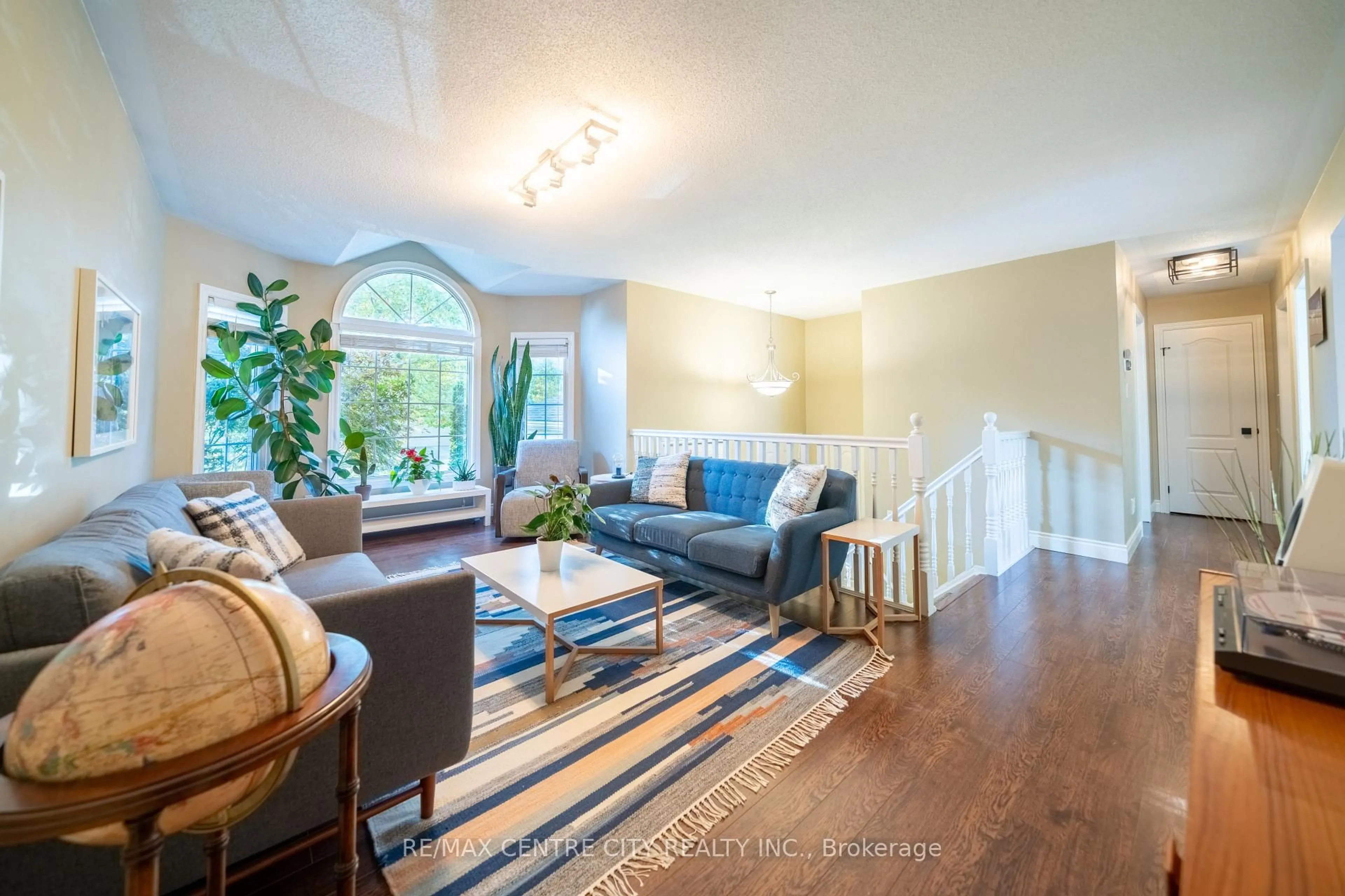 Living room with furniture, unknown for 495 Riverview Dr, Strathroy-Caradoc Ontario N7G 4B3