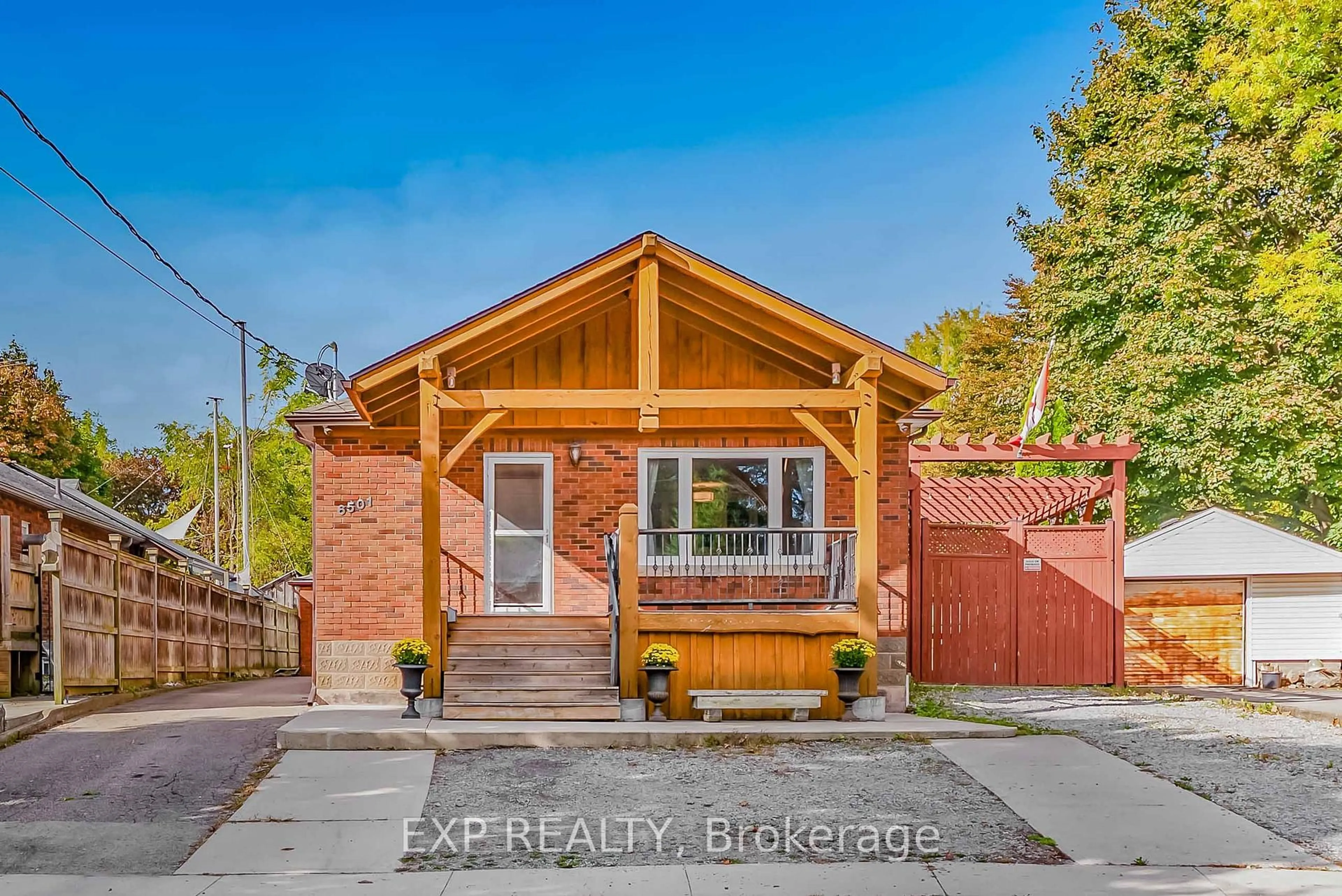 Home with brick exterior material, street for 6501 Erwin Cres, Niagara Falls Ontario L2G 4Z9