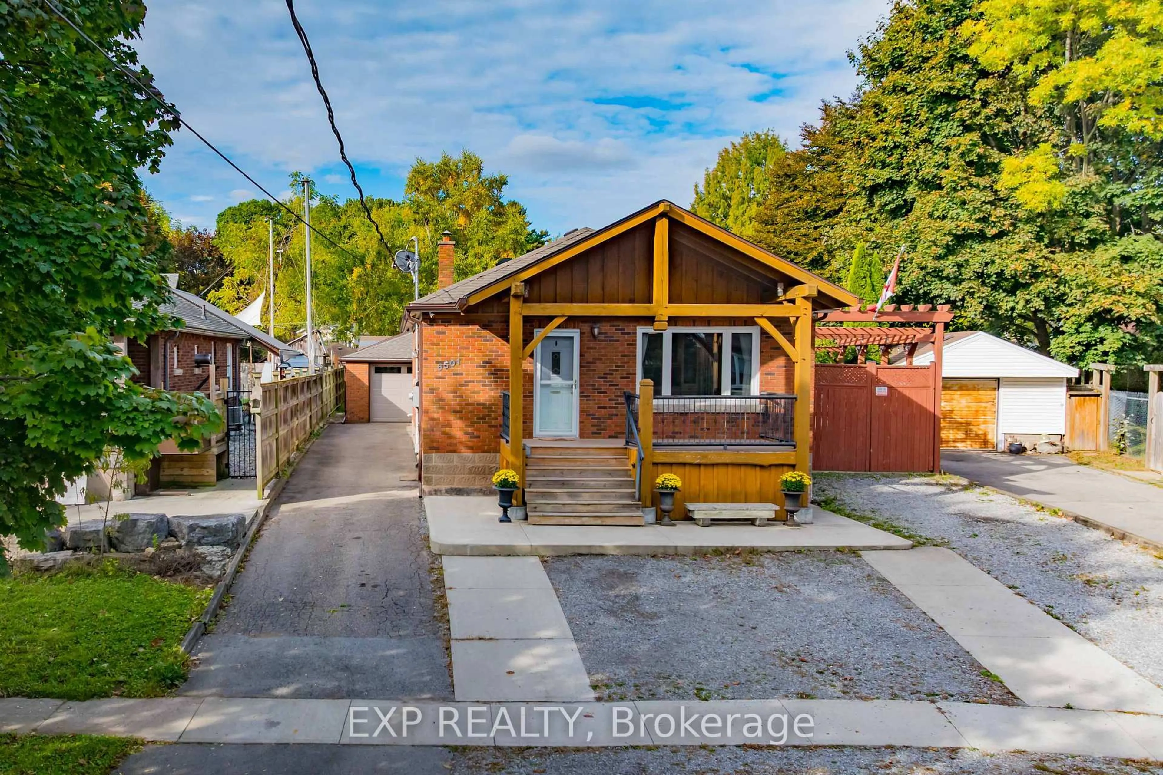 A pic from outside/outdoor area/front of a property/back of a property/a pic from drone, street for 6501 Erwin Cres, Niagara Falls Ontario L2G 4Z9