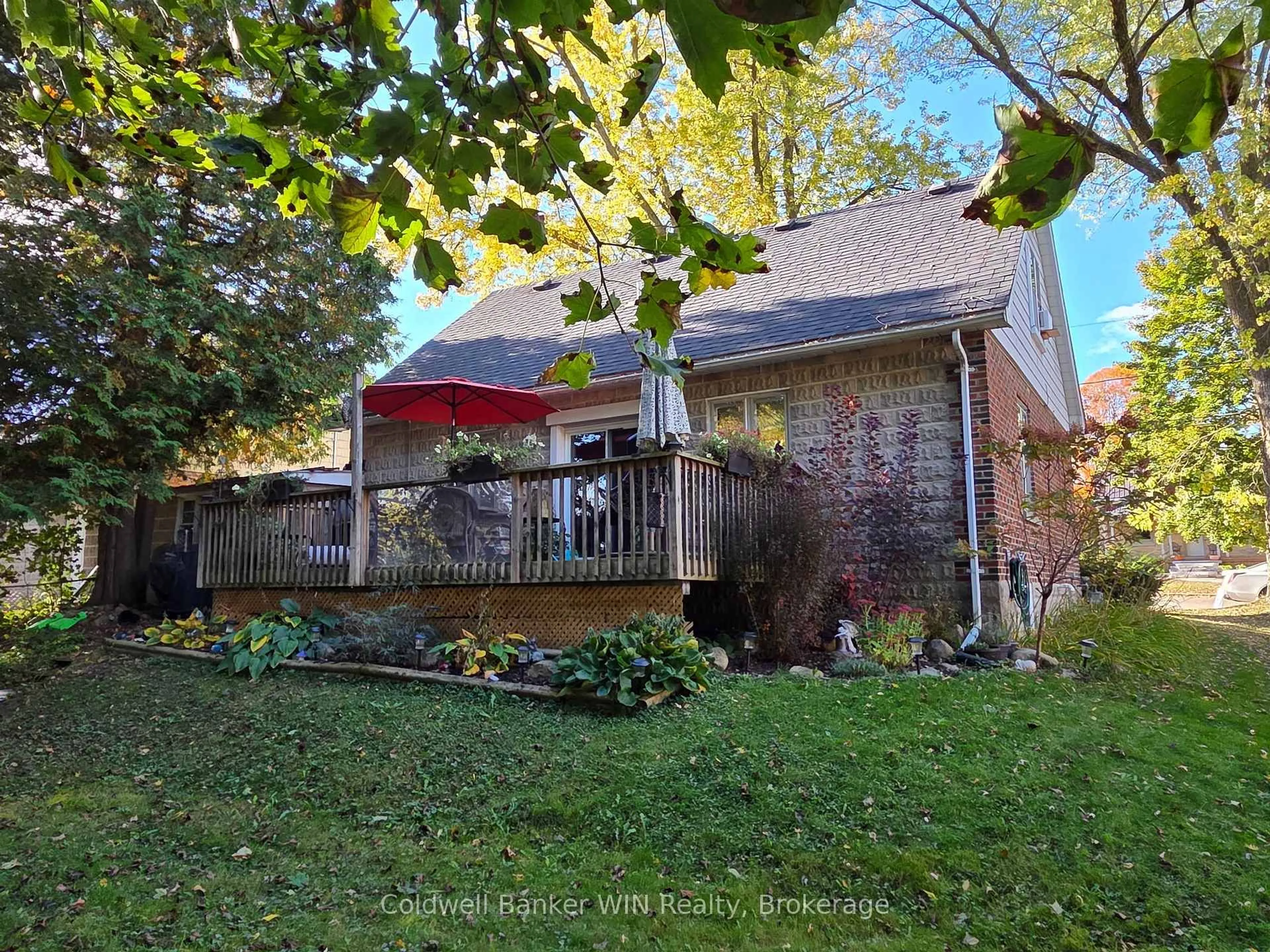 A pic from outside/outdoor area/front of a property/back of a property/a pic from drone, street for 166 Birmingham St, Wellington North Ontario N0G 2L2