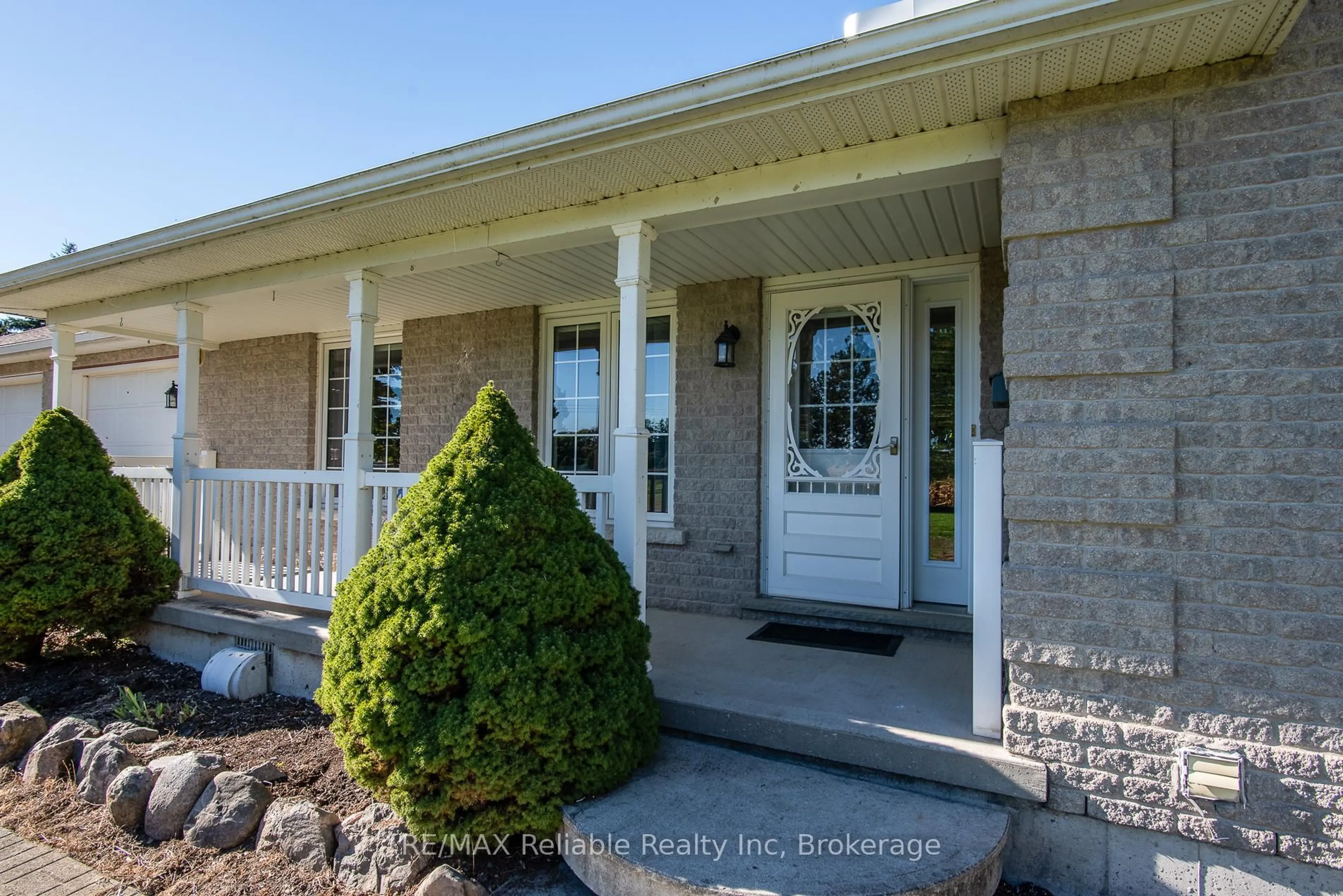 Indoor entryway for 42248 Huron Road, Rural Route # 2 Rd, Huron East Ontario N0K 1W0