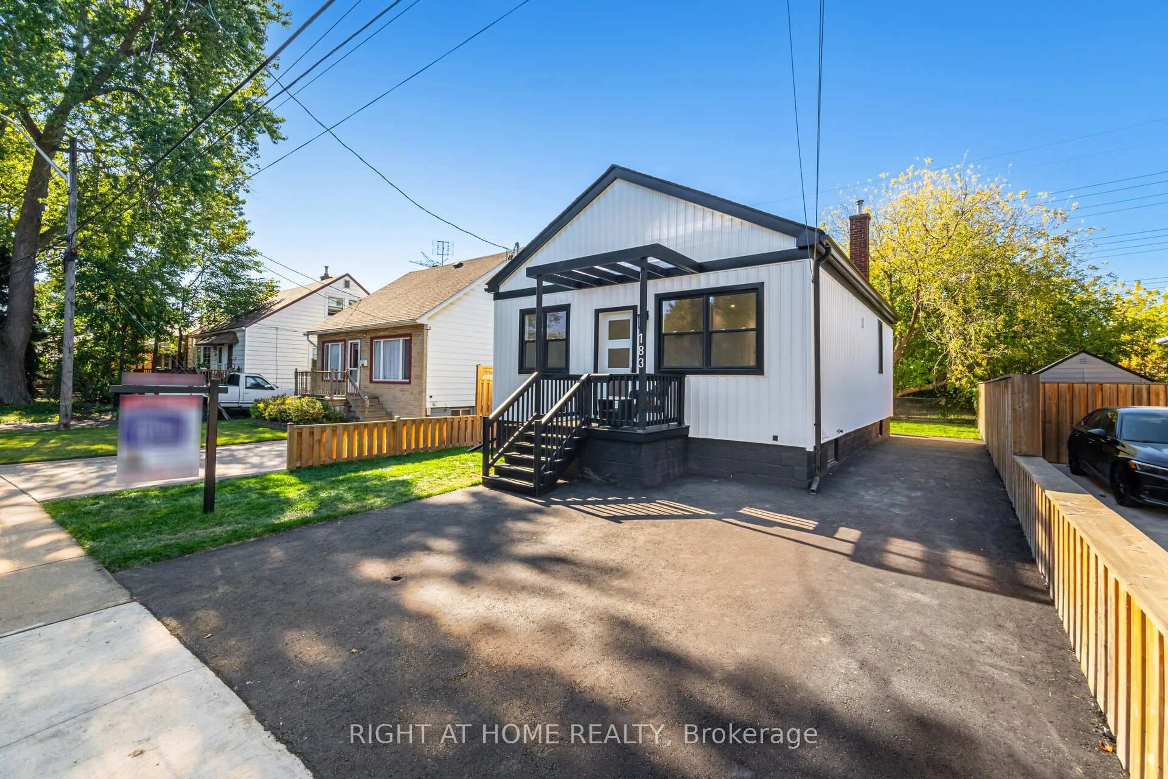 A pic from outside/outdoor area/front of a property/back of a property/a pic from drone, street for 183 Normanhurst Ave, Hamilton Ontario L8H 5M9