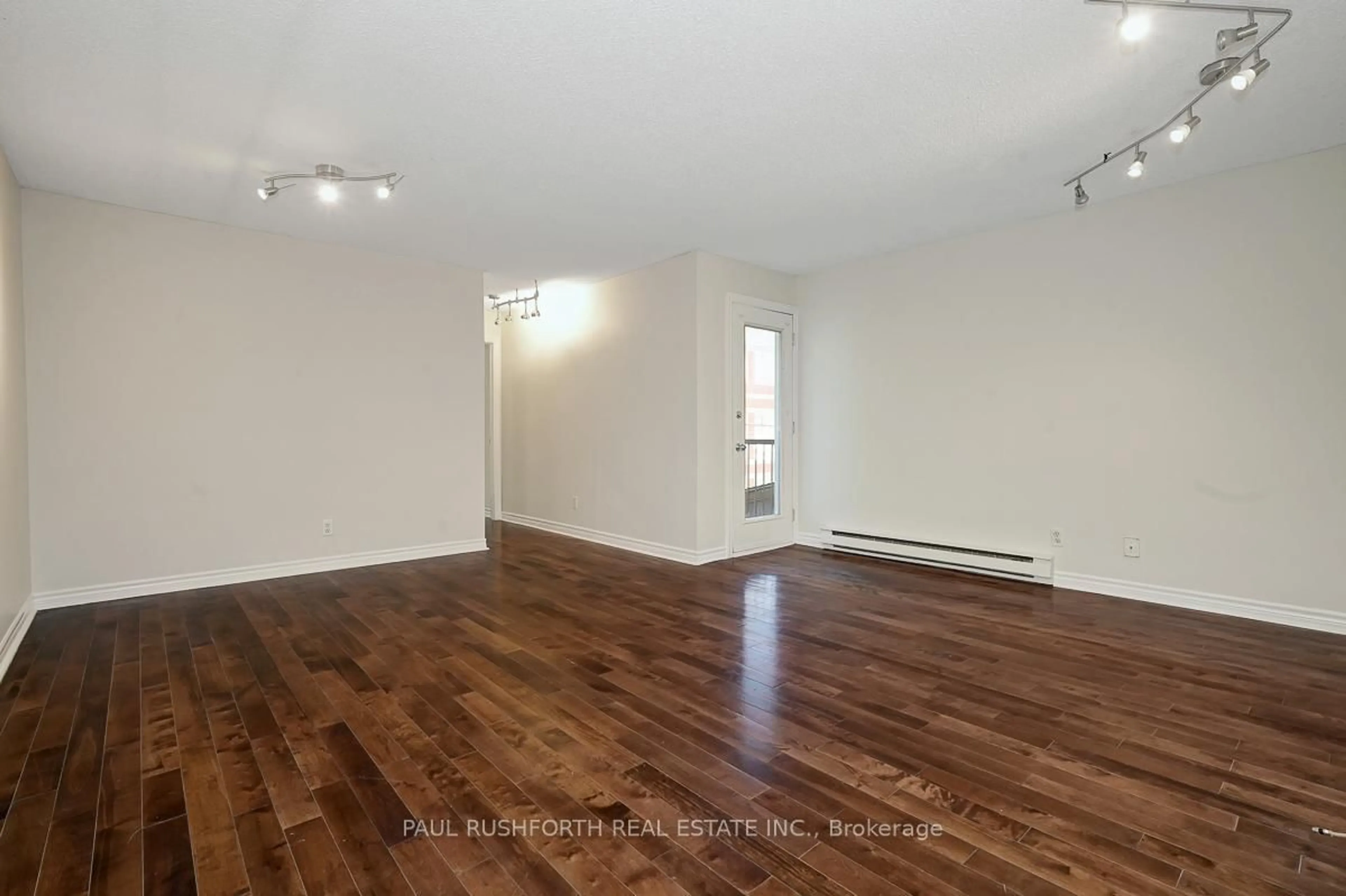 A pic of a room for 41 Hilda St #201, Ottawa Ontario K1Y 4T4