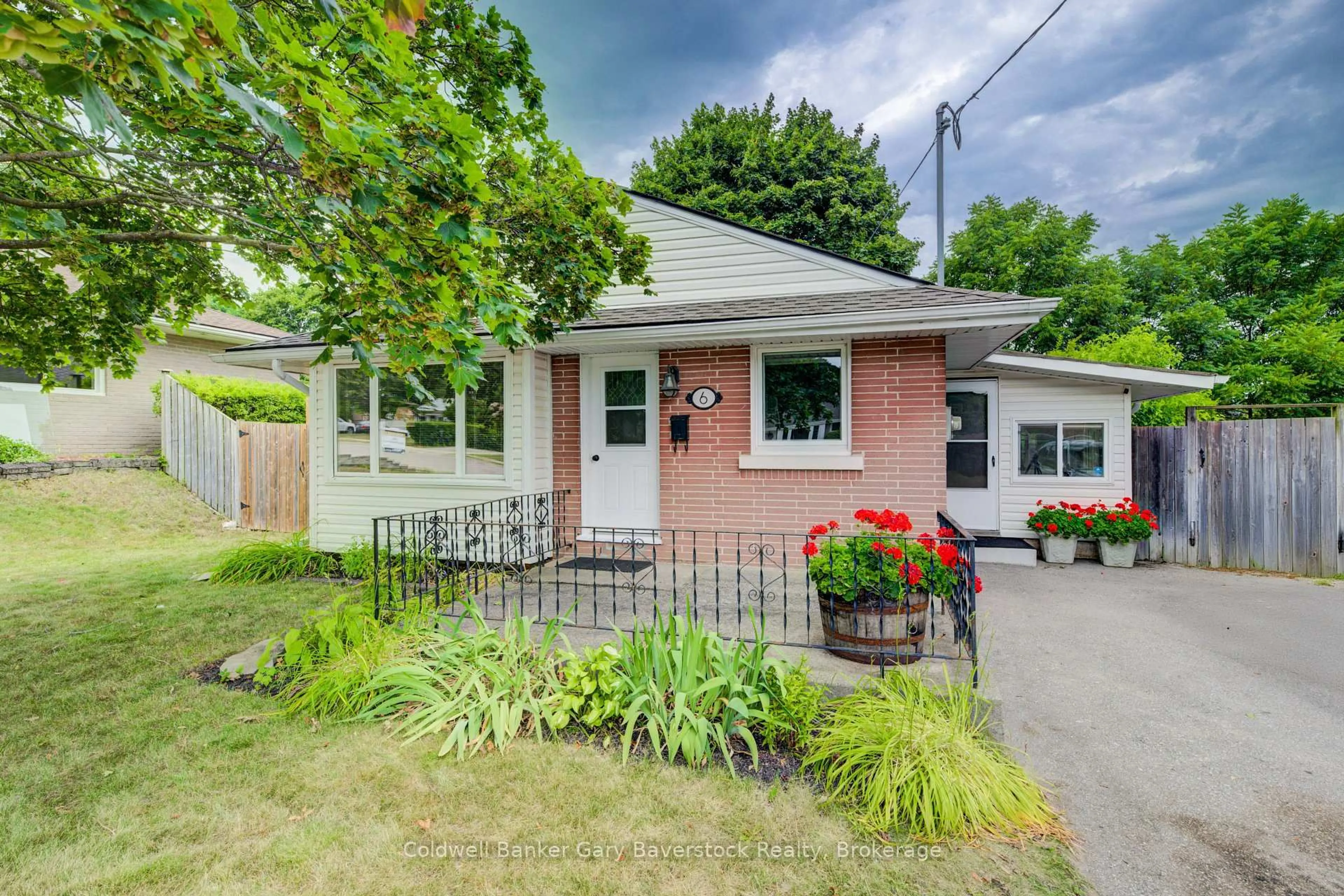 Unknown for 6 Gordon St, Cambridge Ontario N1S 2G4