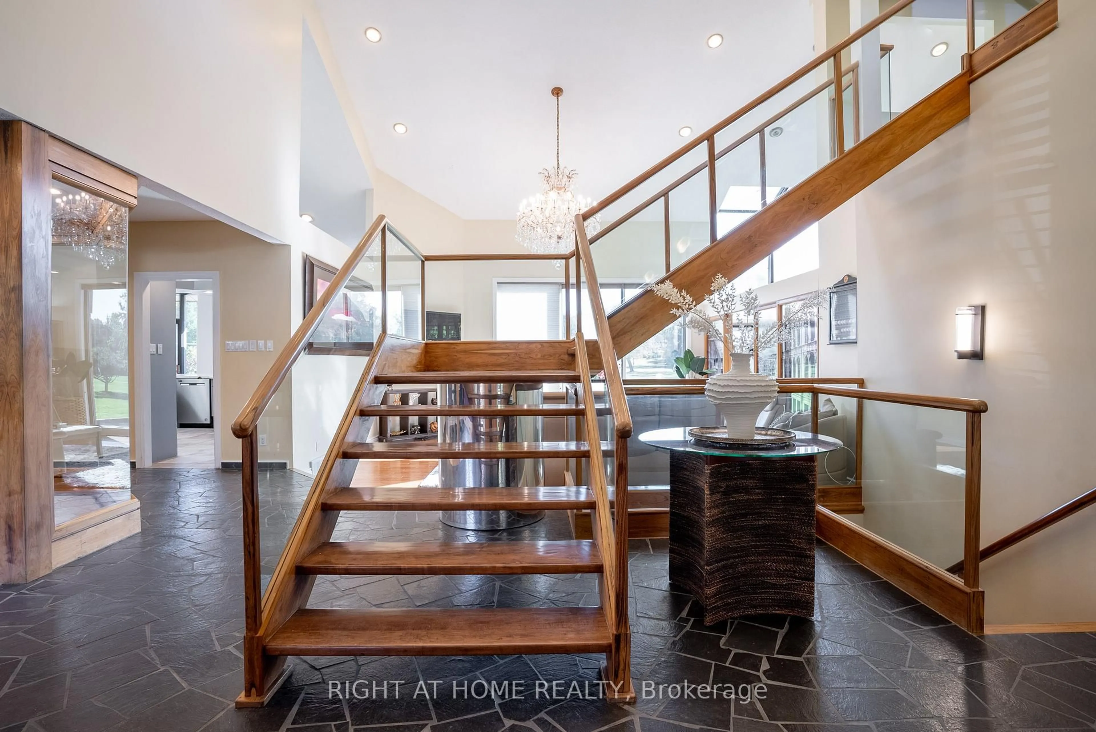 Indoor foyer for 5 Burnt Tree Crt, Nepean Ontario K2R 1B8