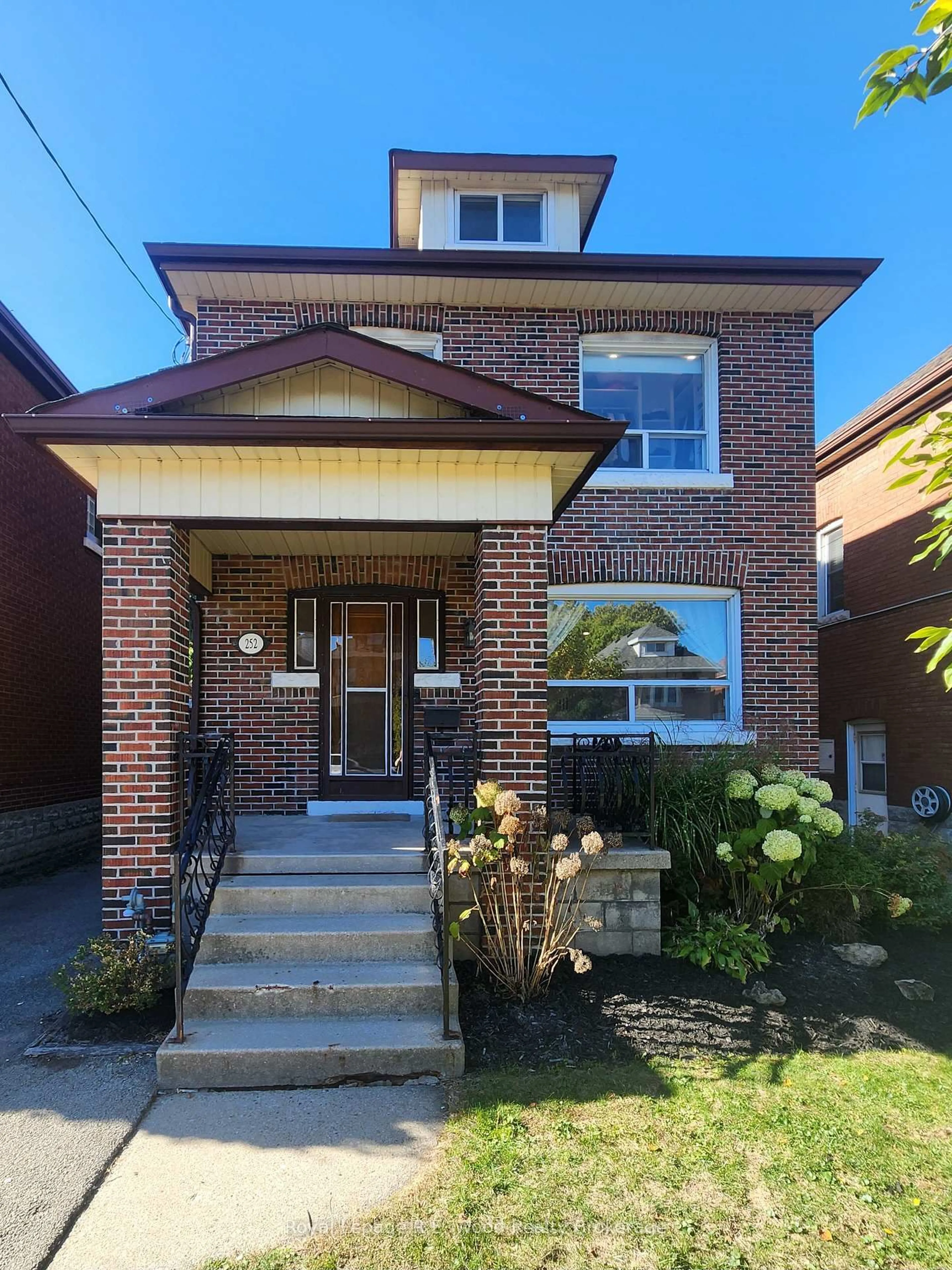 Home with brick exterior material, street for 252 Graham Ave, Hamilton Ontario L8K 2M6