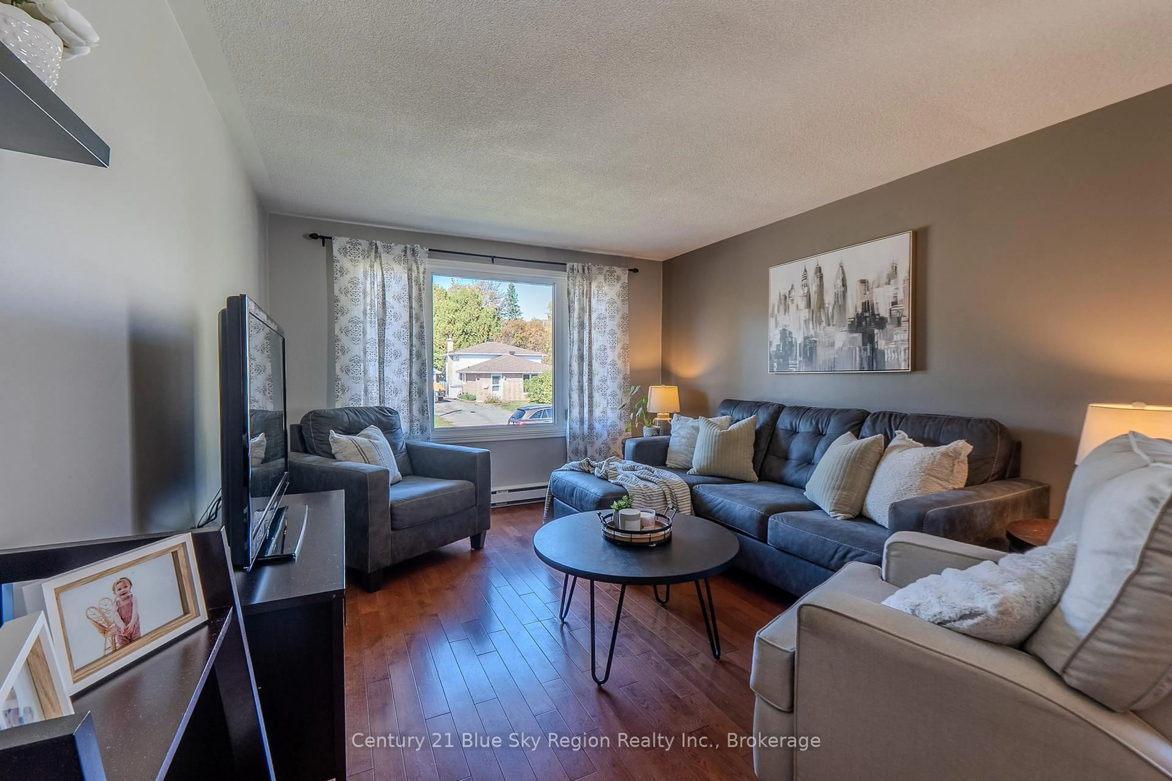 Living room with furniture, unknown for 340 Cartier St, North Bay Ontario P1B 8N5