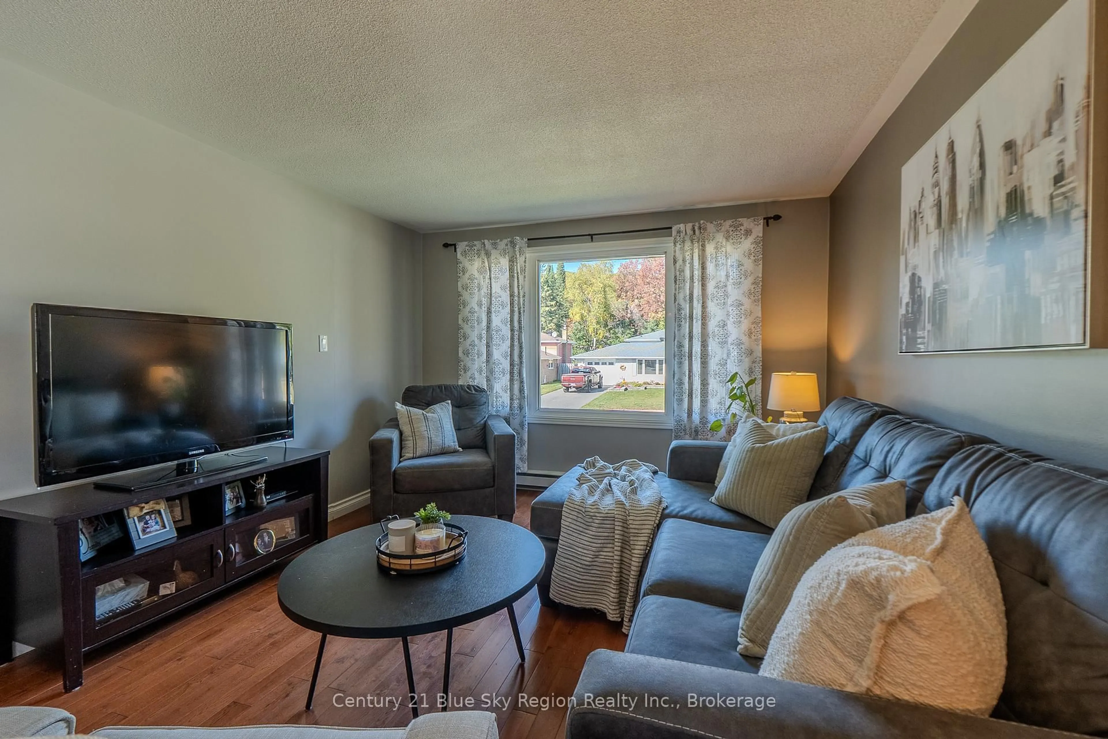 Living room with furniture, unknown for 340 Cartier St, North Bay Ontario P1B 8N5