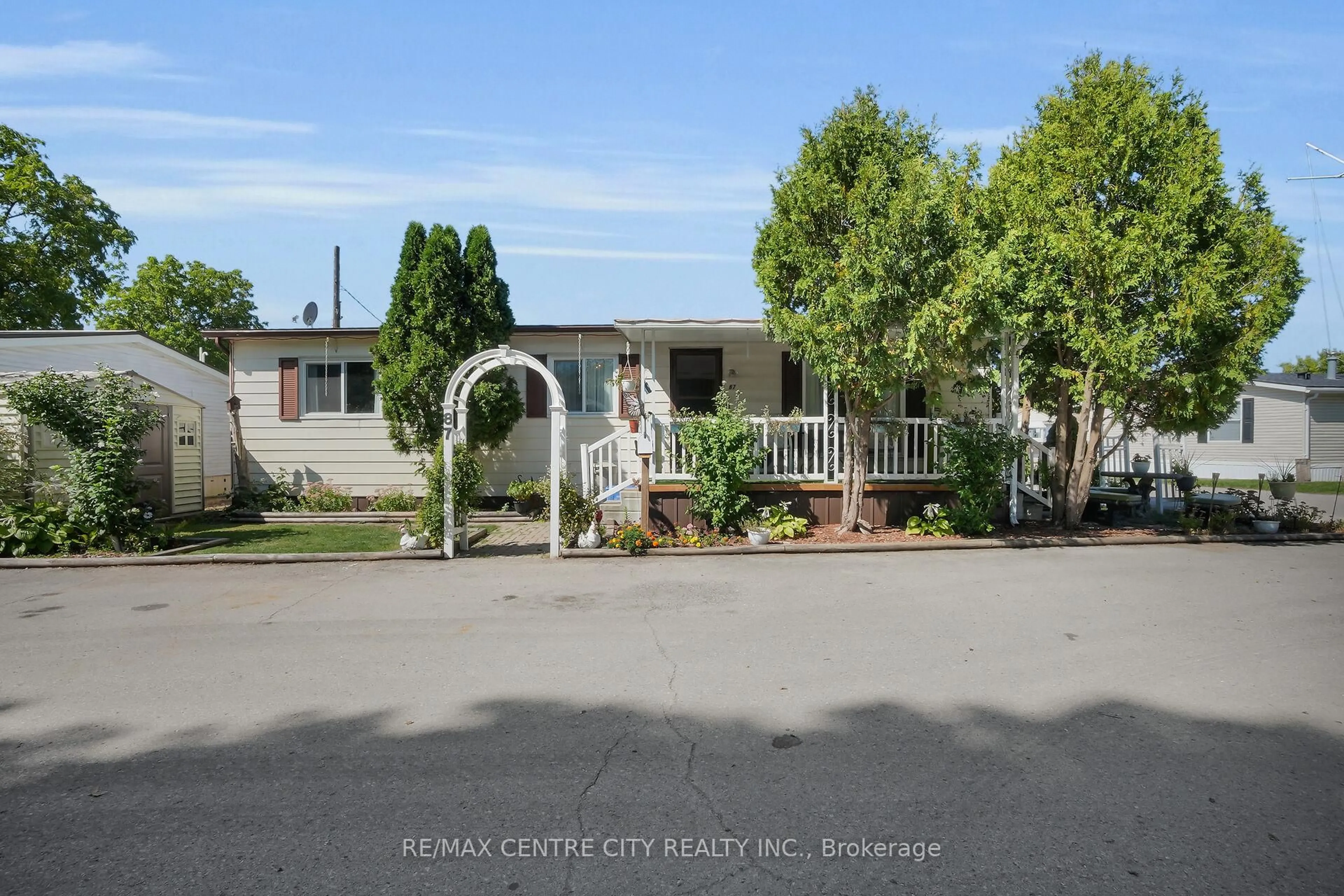 Home with vinyl exterior material, street for 198 Springbank Dr #87, London South Ontario N6J 1G1