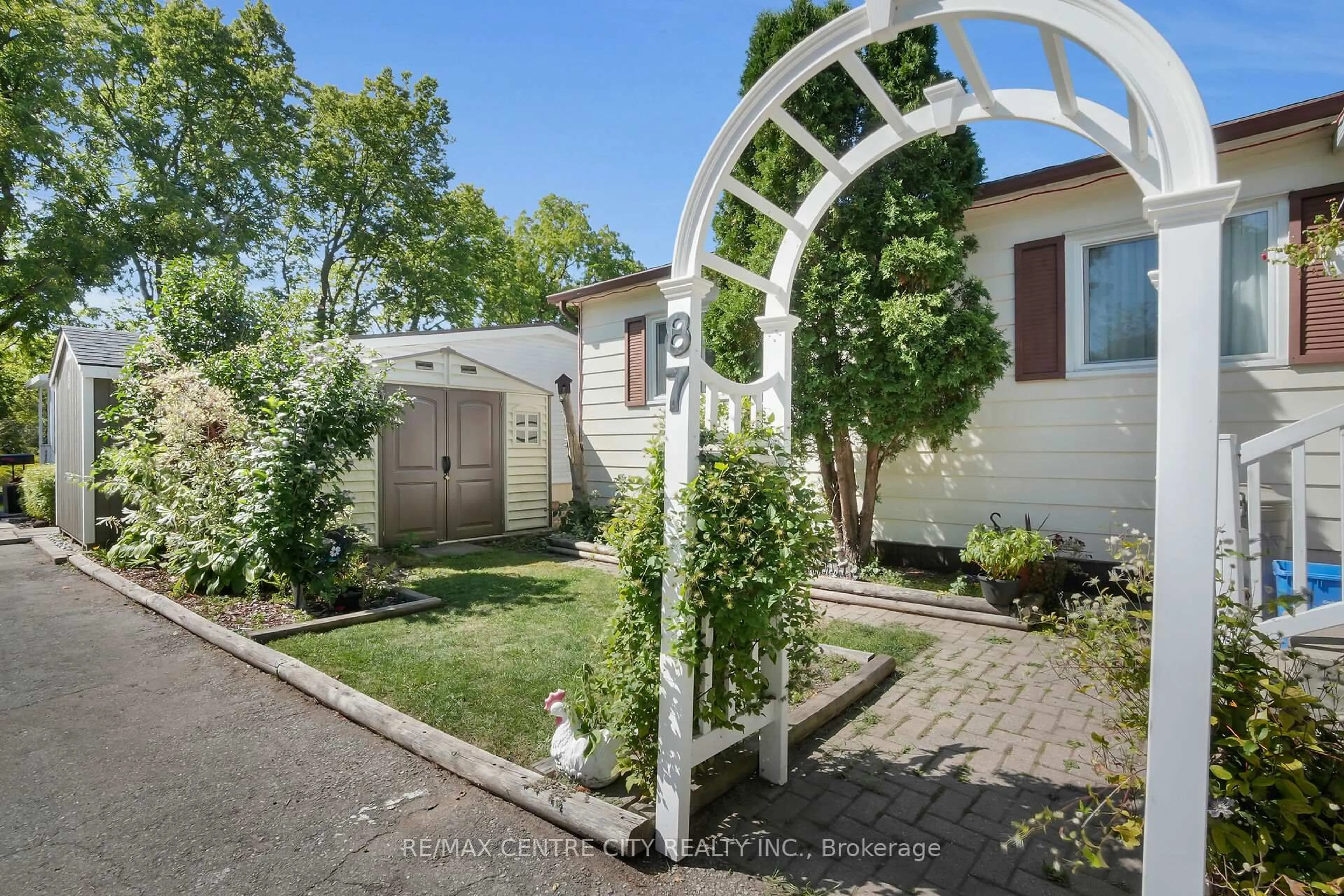 Patio, street for 198 Springbank Dr #87, London South Ontario N6J 1G1