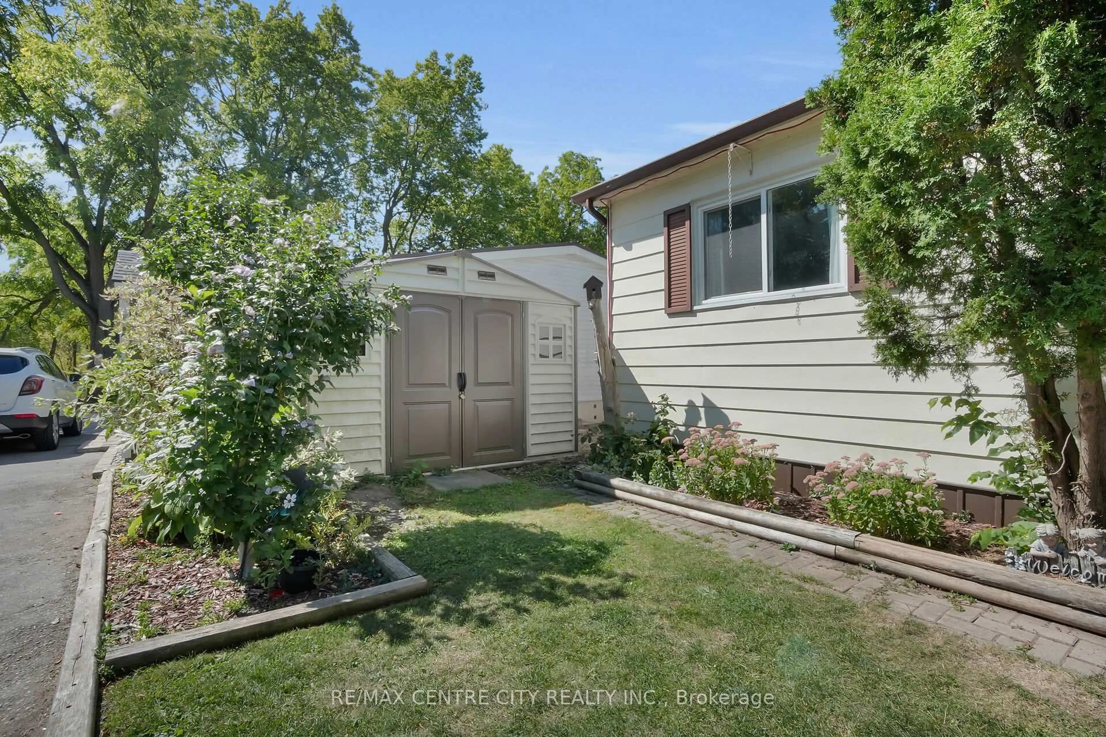 Shed for 198 Springbank Dr #87, London South Ontario N6J 1G1