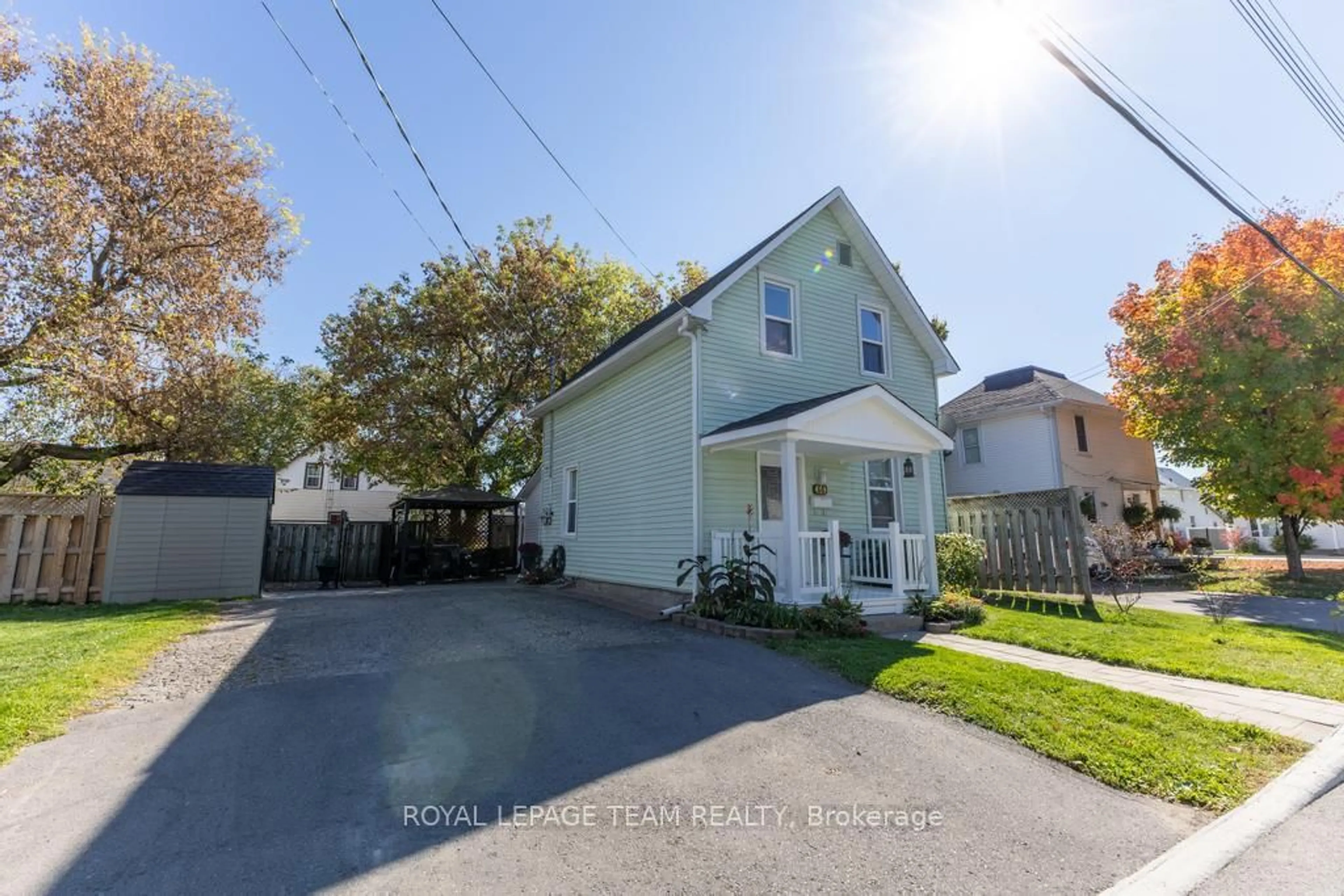 A pic from outside/outdoor area/front of a property/back of a property/a pic from drone, street for 66 Hugh St, Arnprior Ontario K7S 2V6