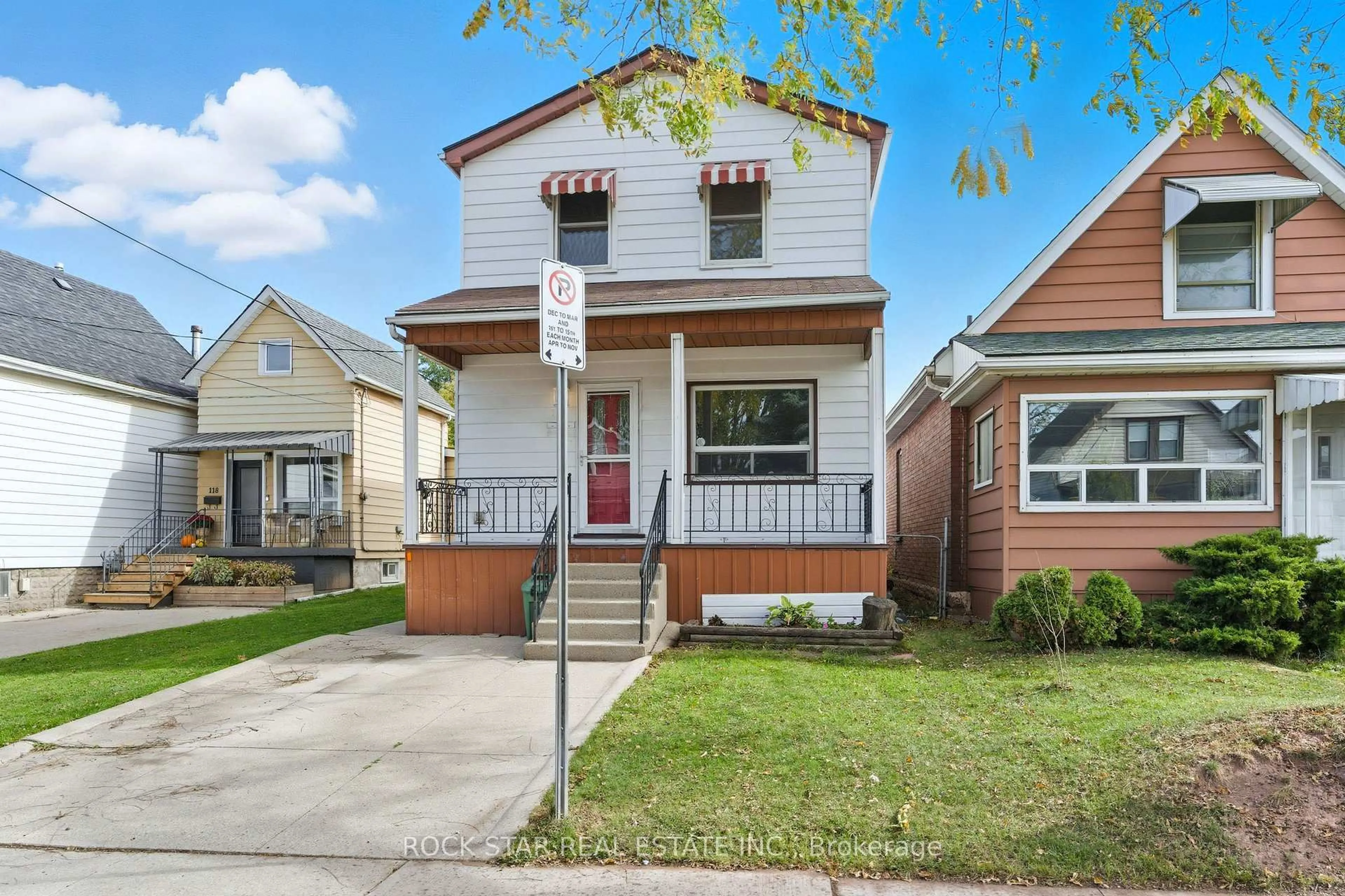 Home with vinyl exterior material, street for 116 Robins Ave, Hamilton Ontario L8H 4N7