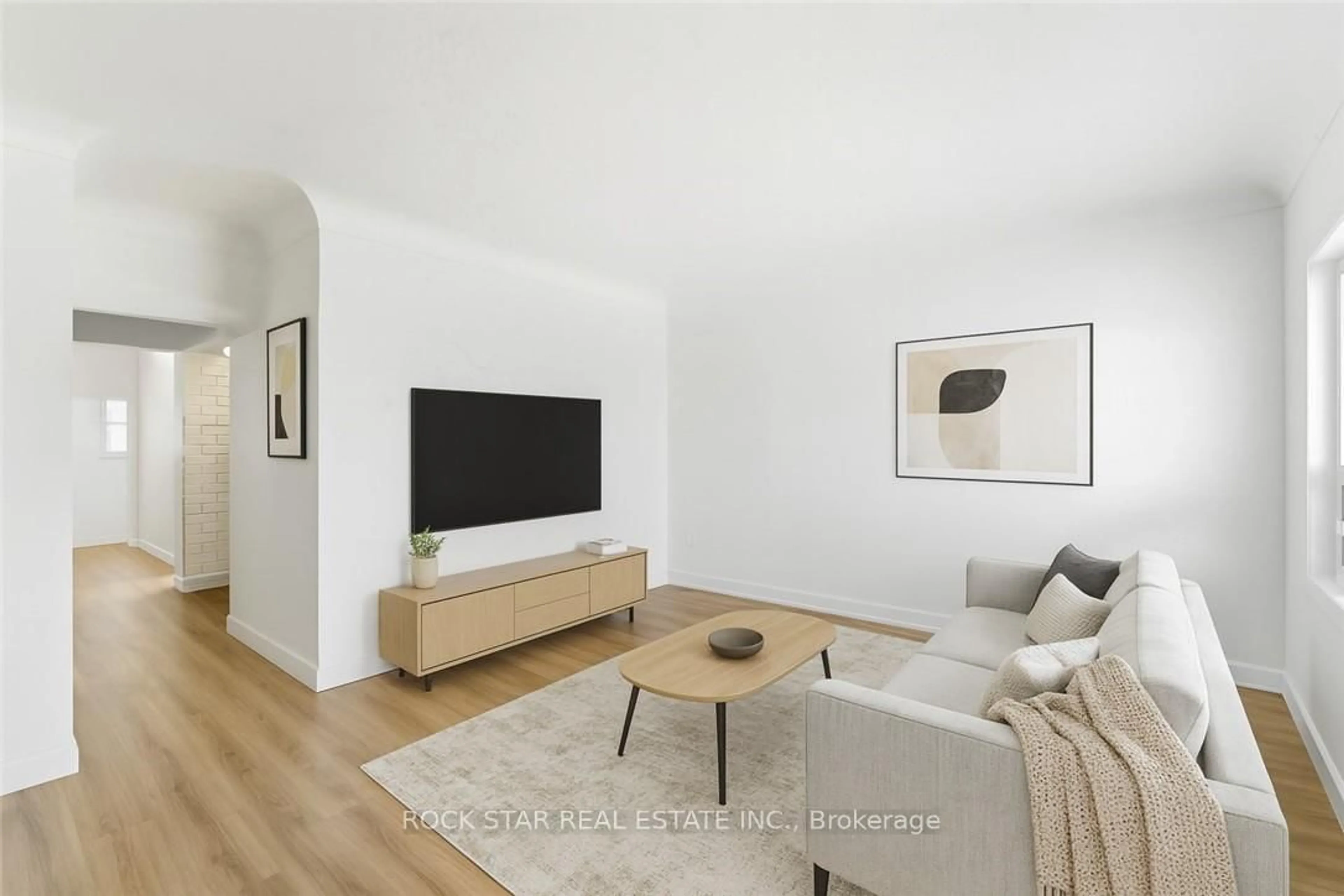 Living room with furniture, unknown for 116 Robins Ave, Hamilton Ontario L8H 4N7