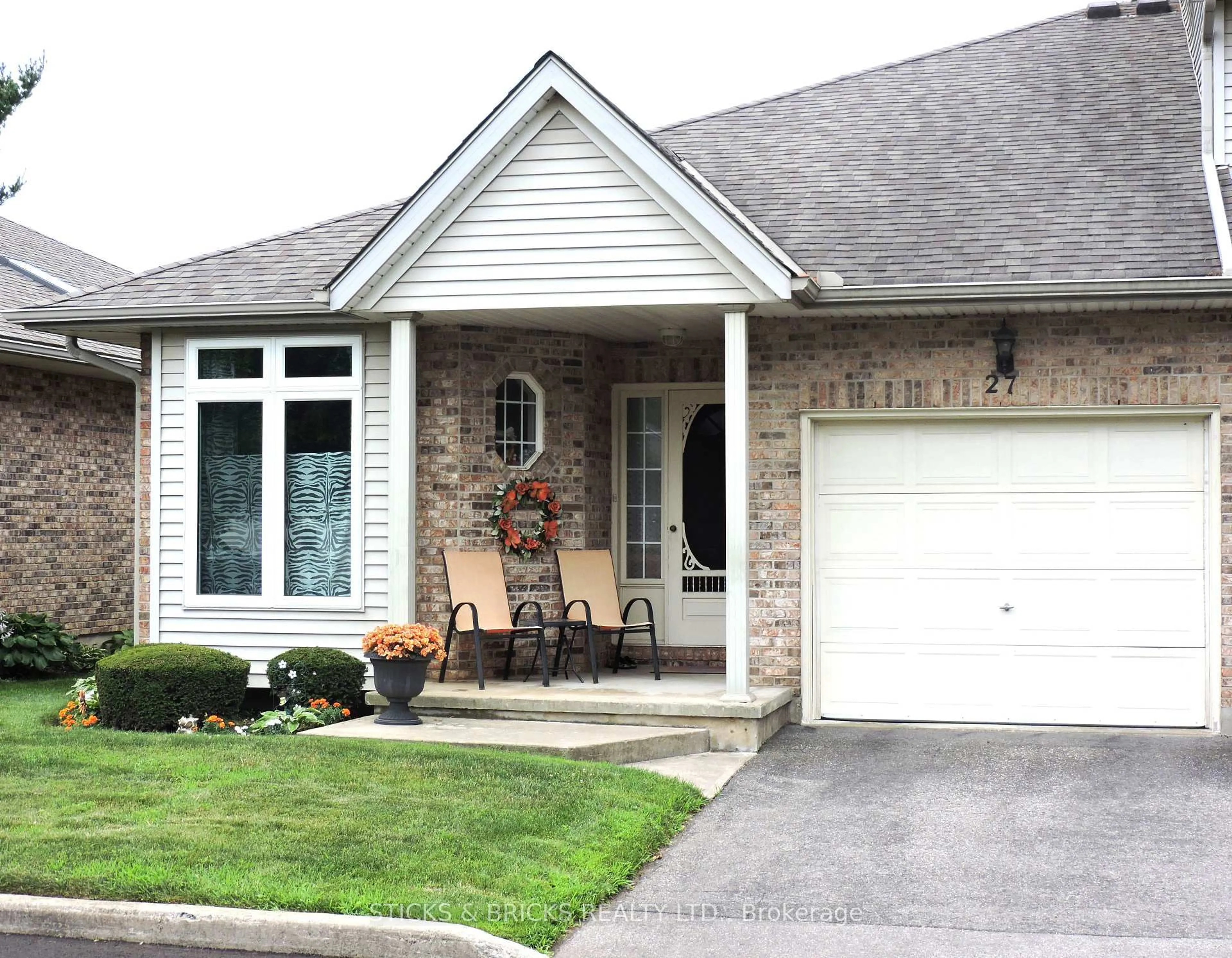 Home with brick exterior material, street for 5070 Drummond Rd #27, Niagara Falls Ontario L2E 6E4
